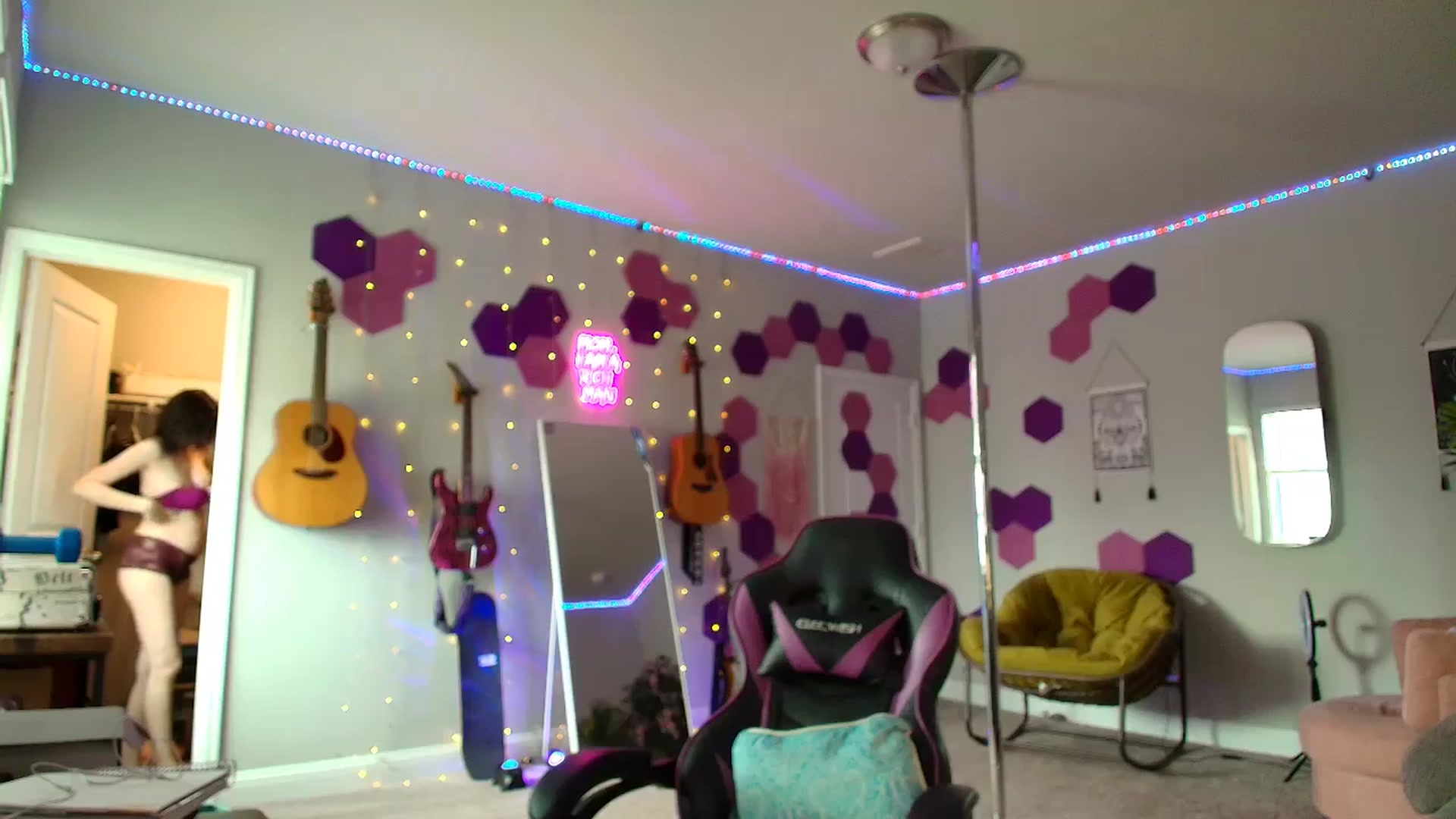 Gallery image thumbnail from MeredithBae's myfreecams stream on, 08/26/2025, 21:07 image 16 of 20