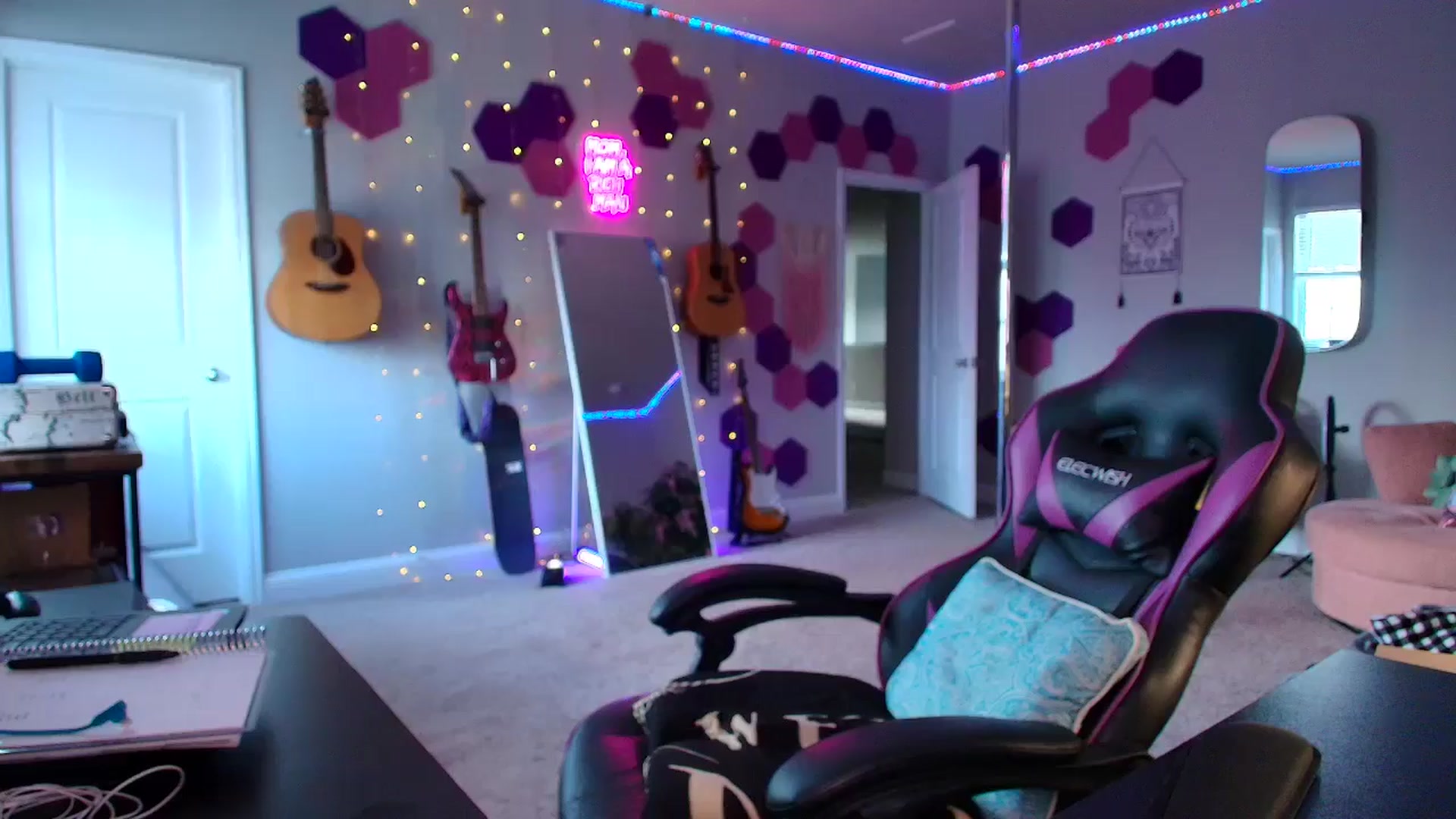 Gallery image thumbnail from MeredithBae's myfreecams stream on, 09/02/2025, 21:51 image 4 of 20