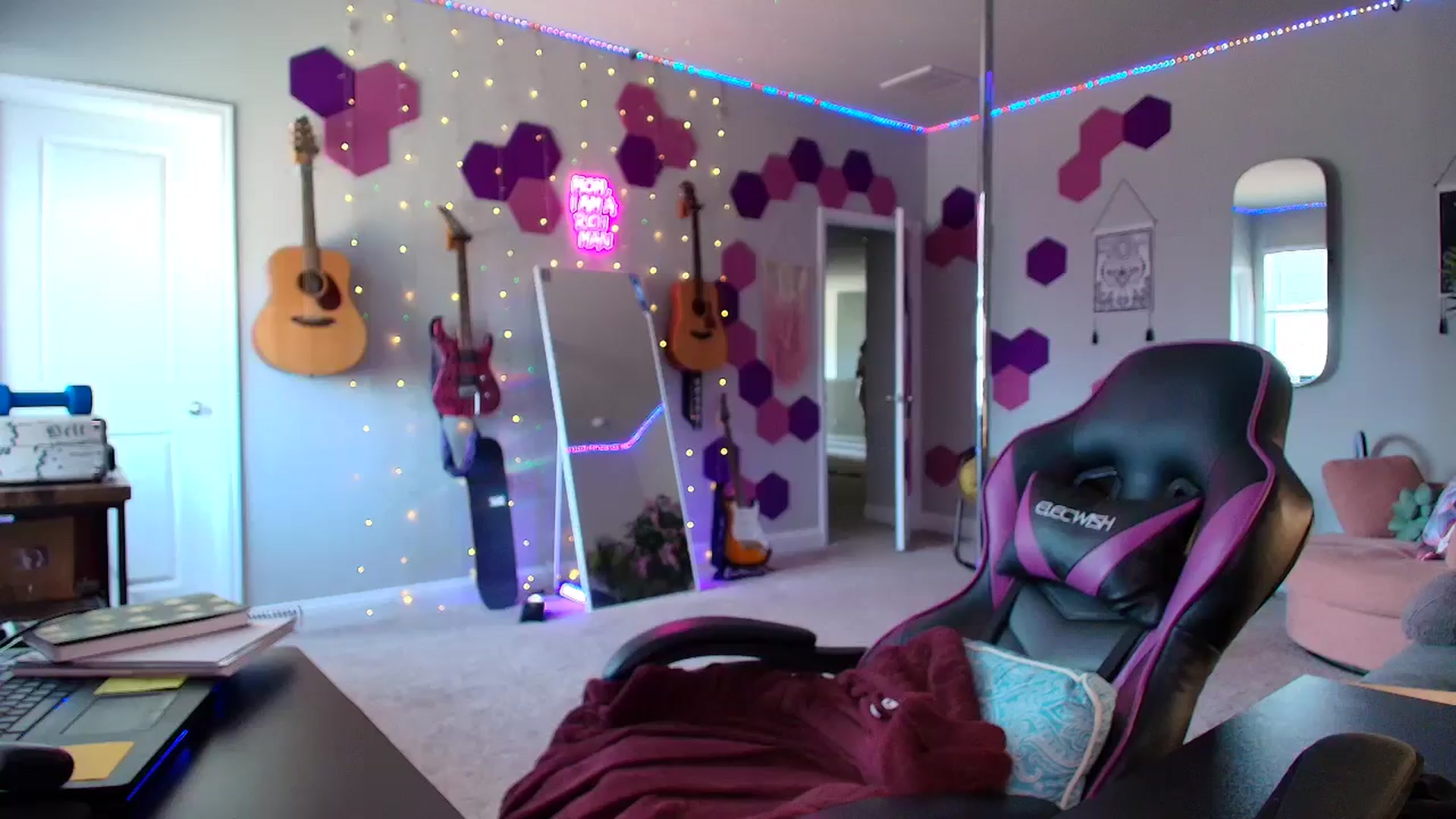 Gallery image thumbnail from MeredithBae's myfreecams stream on, 09/08/2025, 21:01 image 2 of 20