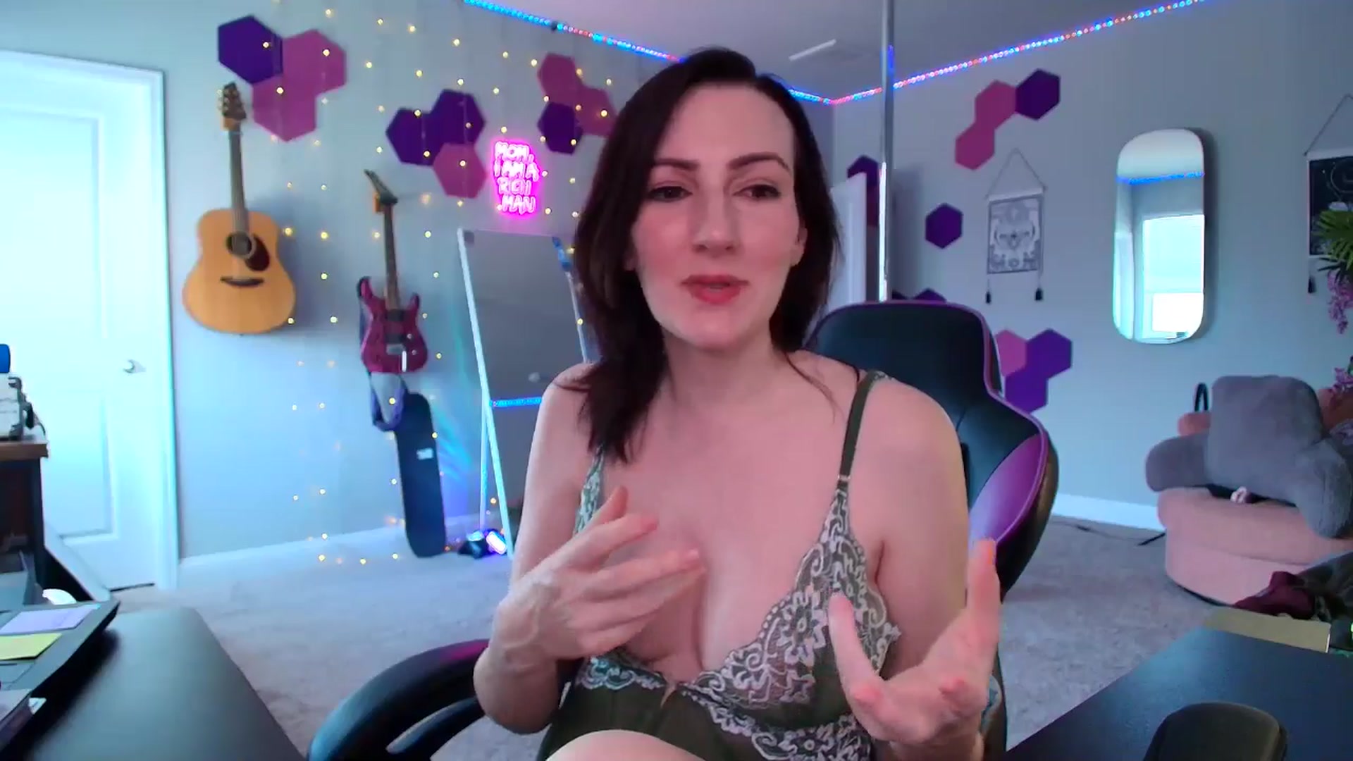 Gallery image thumbnail from MeredithBae's myfreecams stream on, 09/25/2025, 21:21 image 9 of 20
