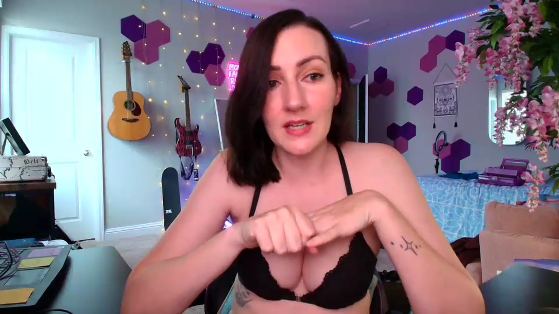 Gallery image thumbnail from MeredithBae's myfreecams stream on, 06/05/2026, 22:52 image 10 of 20
