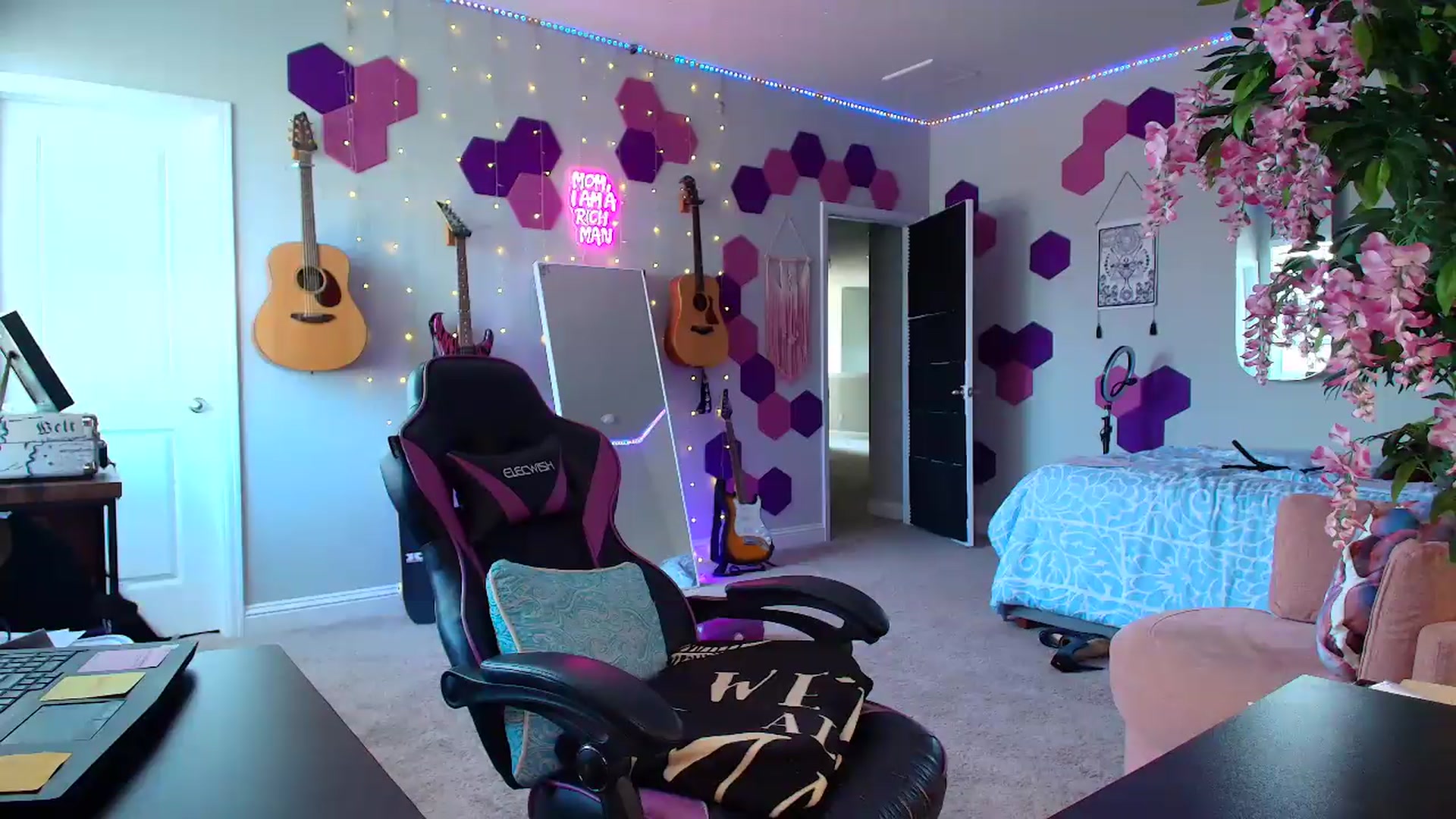 Gallery image thumbnail from MeredithBae's myfreecams stream on, 06/09/2026, 22:33 image 13 of 20