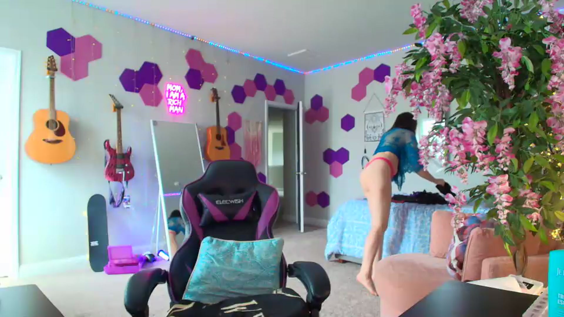 Gallery image thumbnail from MeredithBae's myfreecams stream on, 06/15/2026, 20:49 image 6 of 20