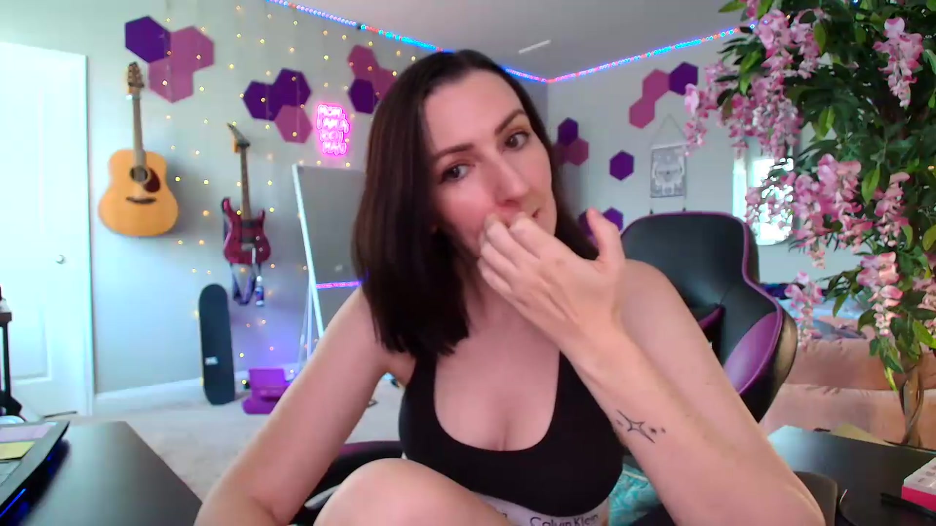 Gallery image thumbnail from MeredithBae's myfreecams stream on, 06/22/2026, 20:40 image 19 of 20