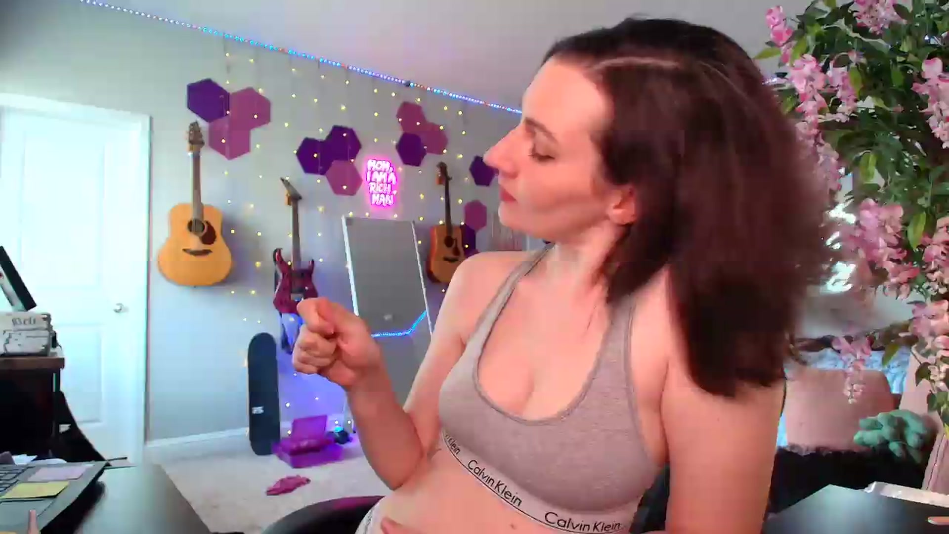 Gallery image thumbnail from MeredithBae's myfreecams stream on, 07/04/2026, 21:56 image 17 of 20