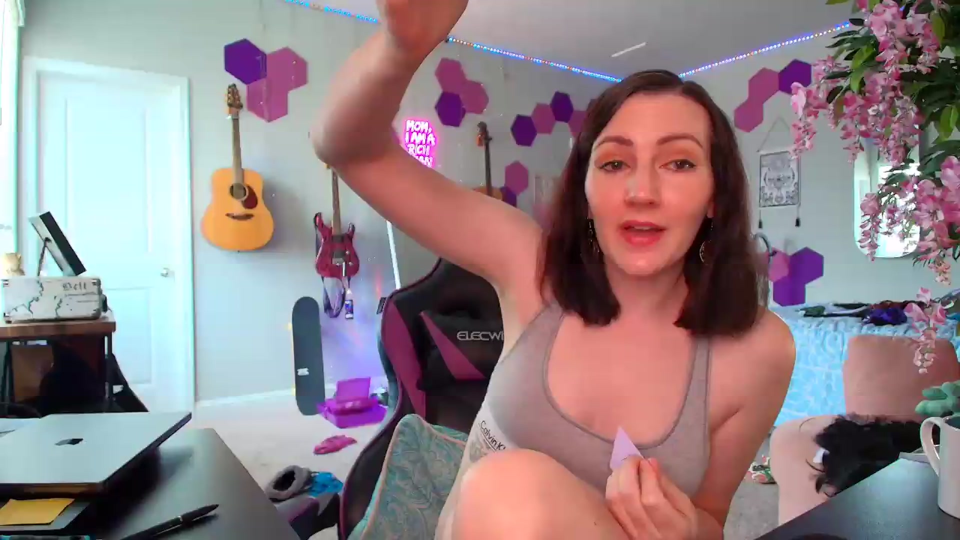 Gallery image thumbnail from MeredithBae's myfreecams stream on, 07/06/2026, 19:25 image 16 of 20