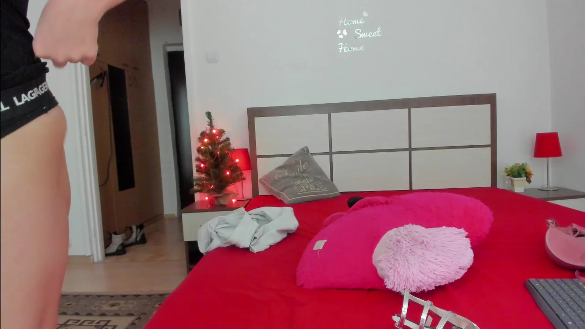 Gallery image thumbnail from Meriemm's myfreecams stream on, 12/08/2023, 17:56 image 15 of 20