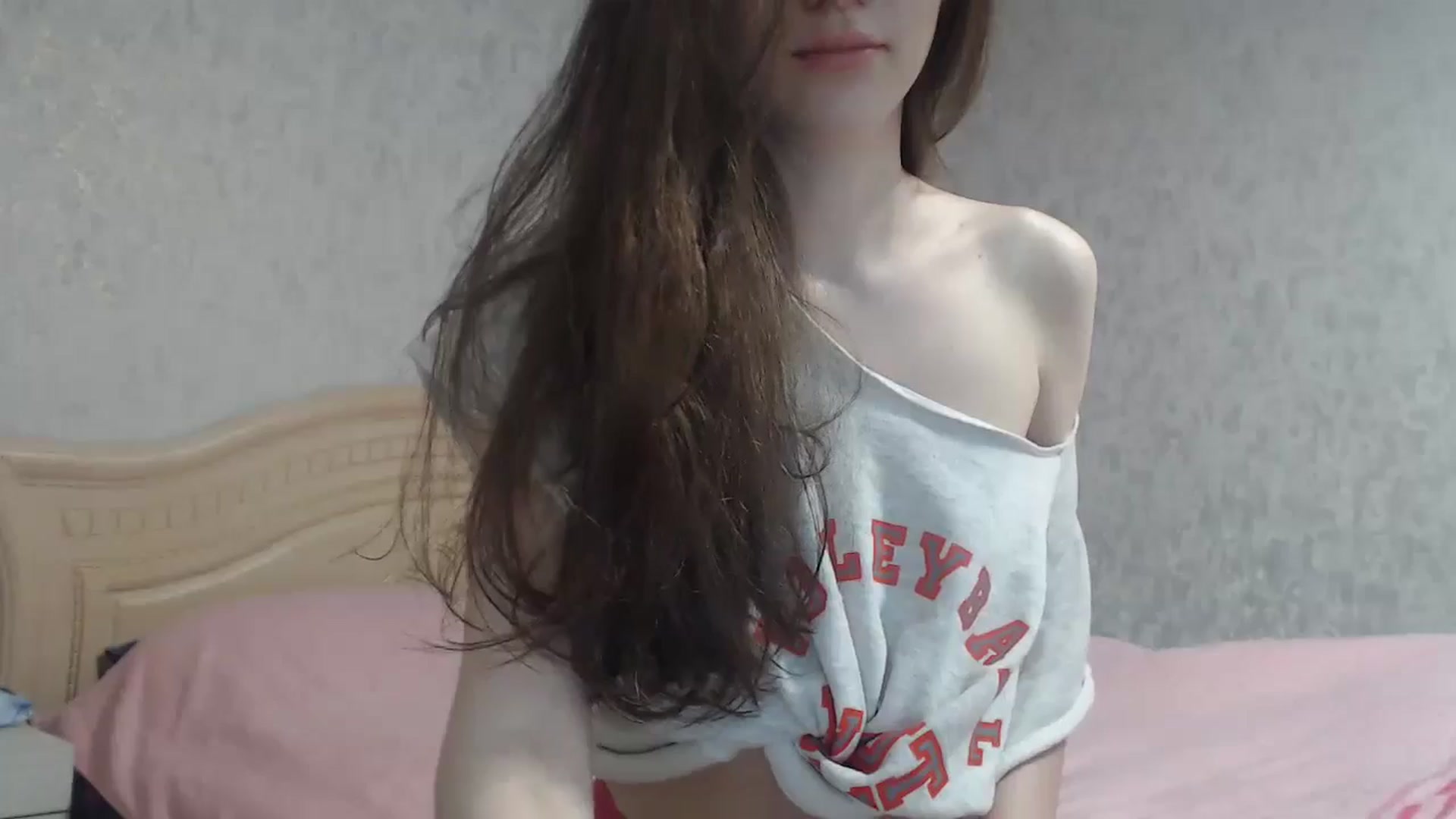 Gallery image thumbnail from Merlin's myfreecams stream on, 05/02/2024, 11:34 image 17 of 20