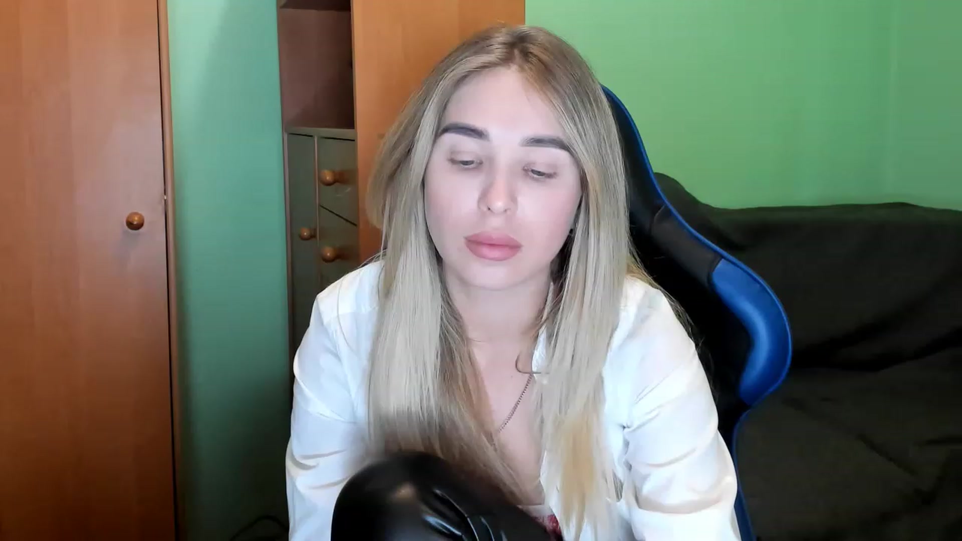 Gallery image thumbnail from MerlinStoun's myfreecams stream on, 12/25/2022, 12:10 image 19 of 20