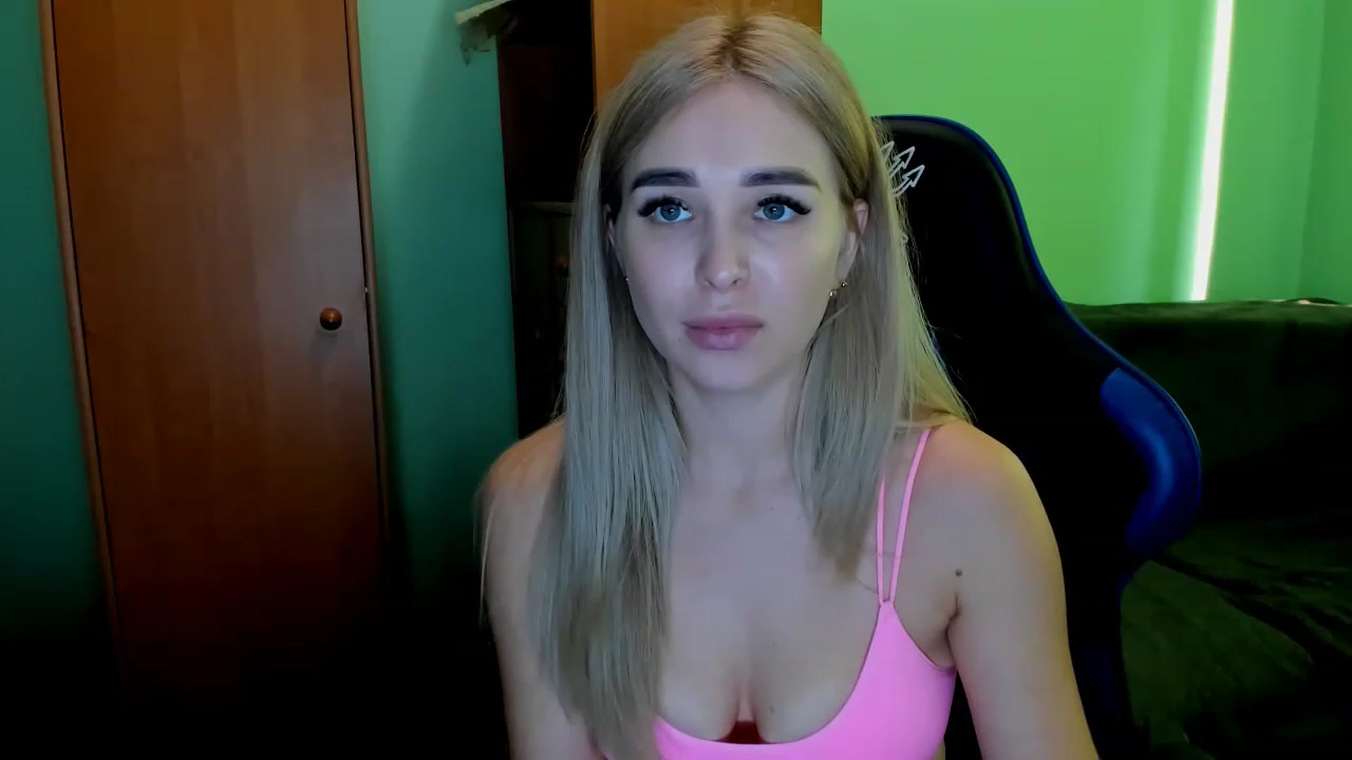 Gallery image thumbnail from MerlinStoun's myfreecams stream on, 01/01/2023, 14:11 image 9 of 20