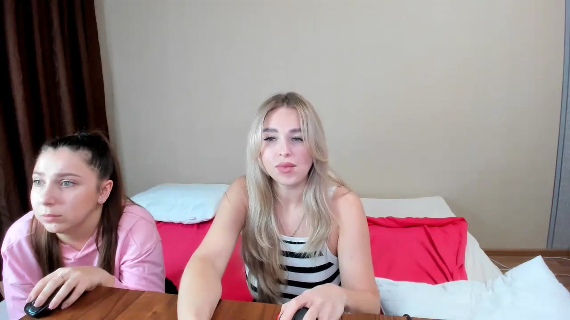 Gallery image thumbnail from MerlinStoun's myfreecams stream on, 12/03/2023, 10:21 image 9 of 20