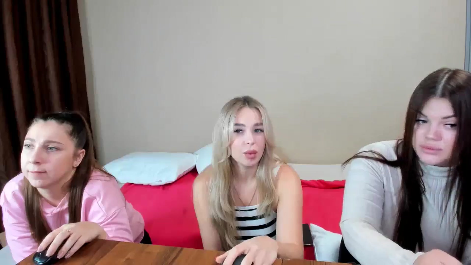 Gallery image thumbnail from MerlinStoun's myfreecams stream on, 12/03/2023, 10:21 image 6 of 20