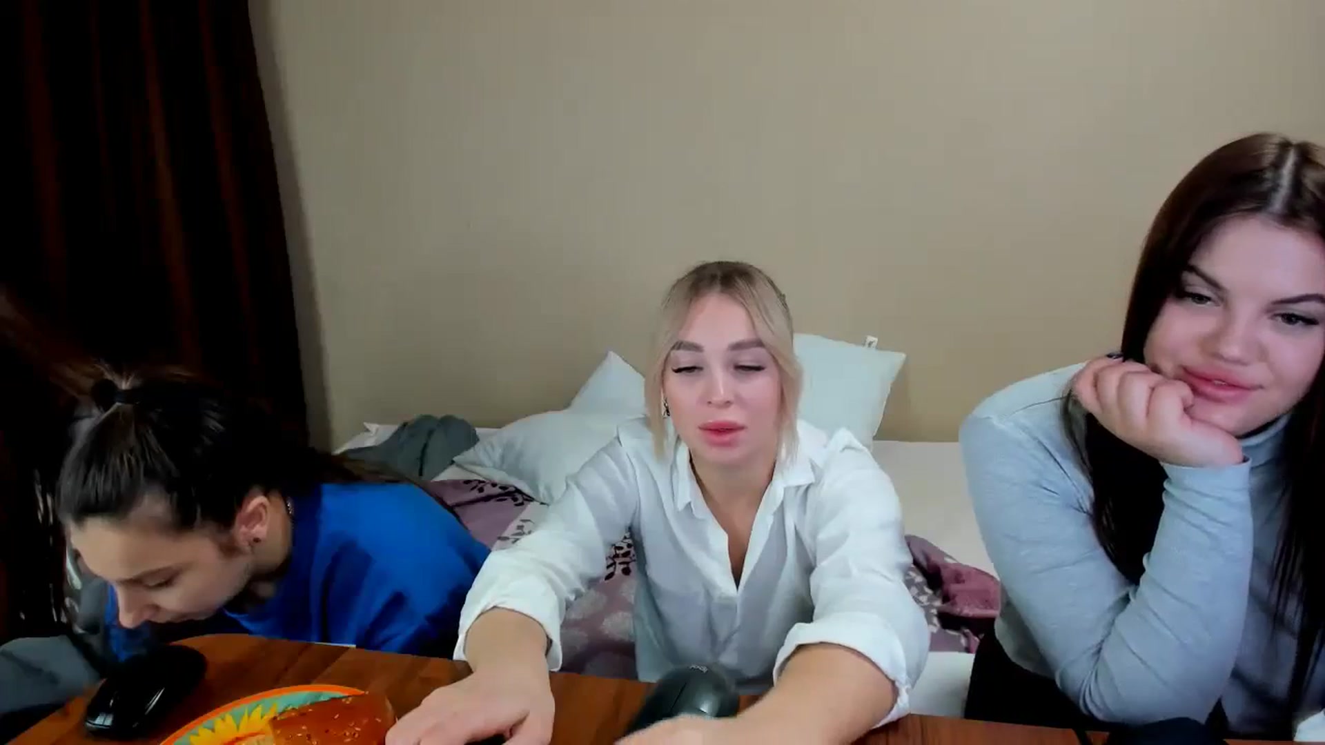 Gallery image thumbnail from MerlinStoun's myfreecams stream on, 12/06/2023, 08:30 image 4 of 20