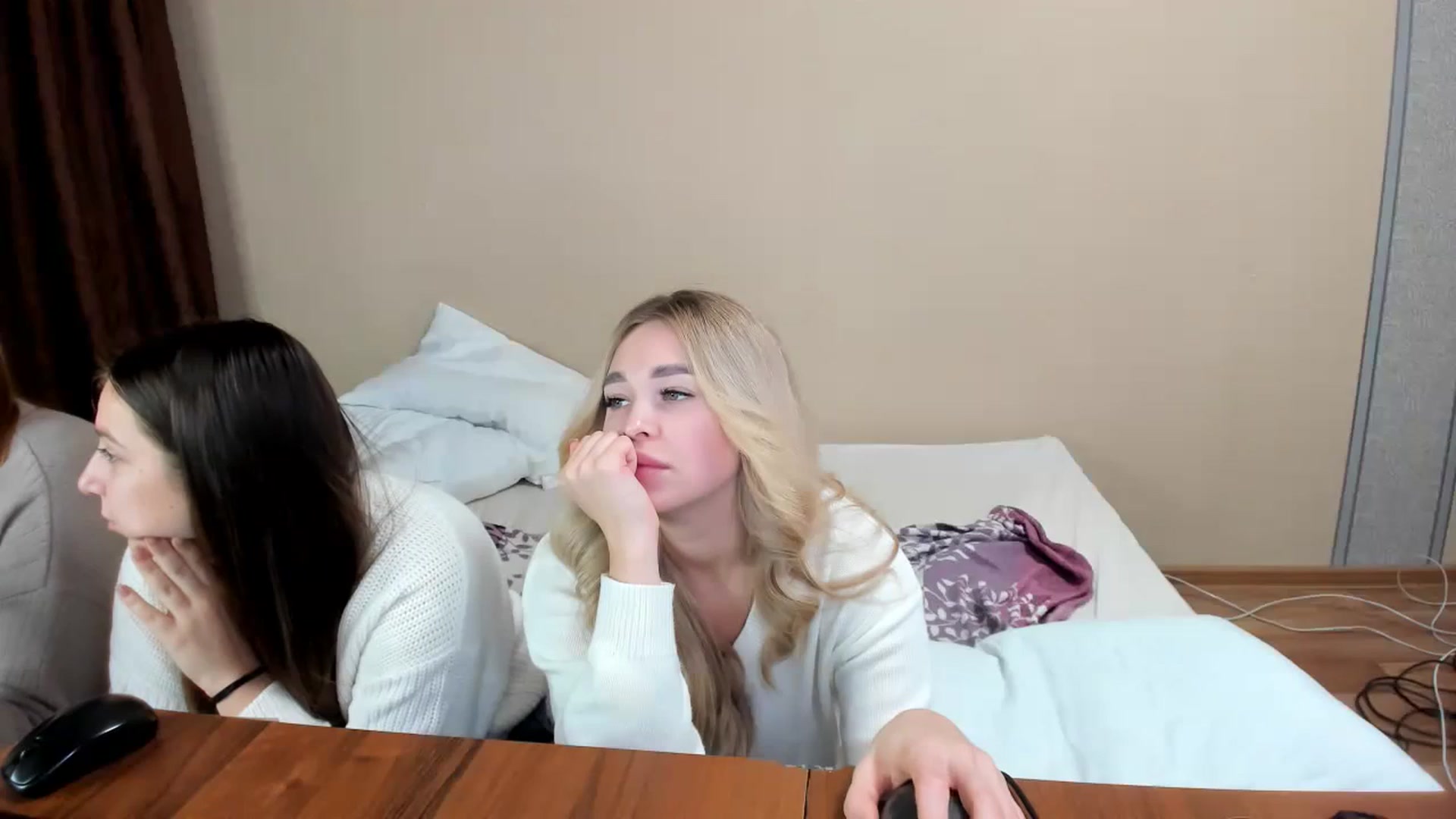 Gallery image thumbnail from MerlinStoun's myfreecams stream on, 12/08/2023, 09:44 image 10 of 20