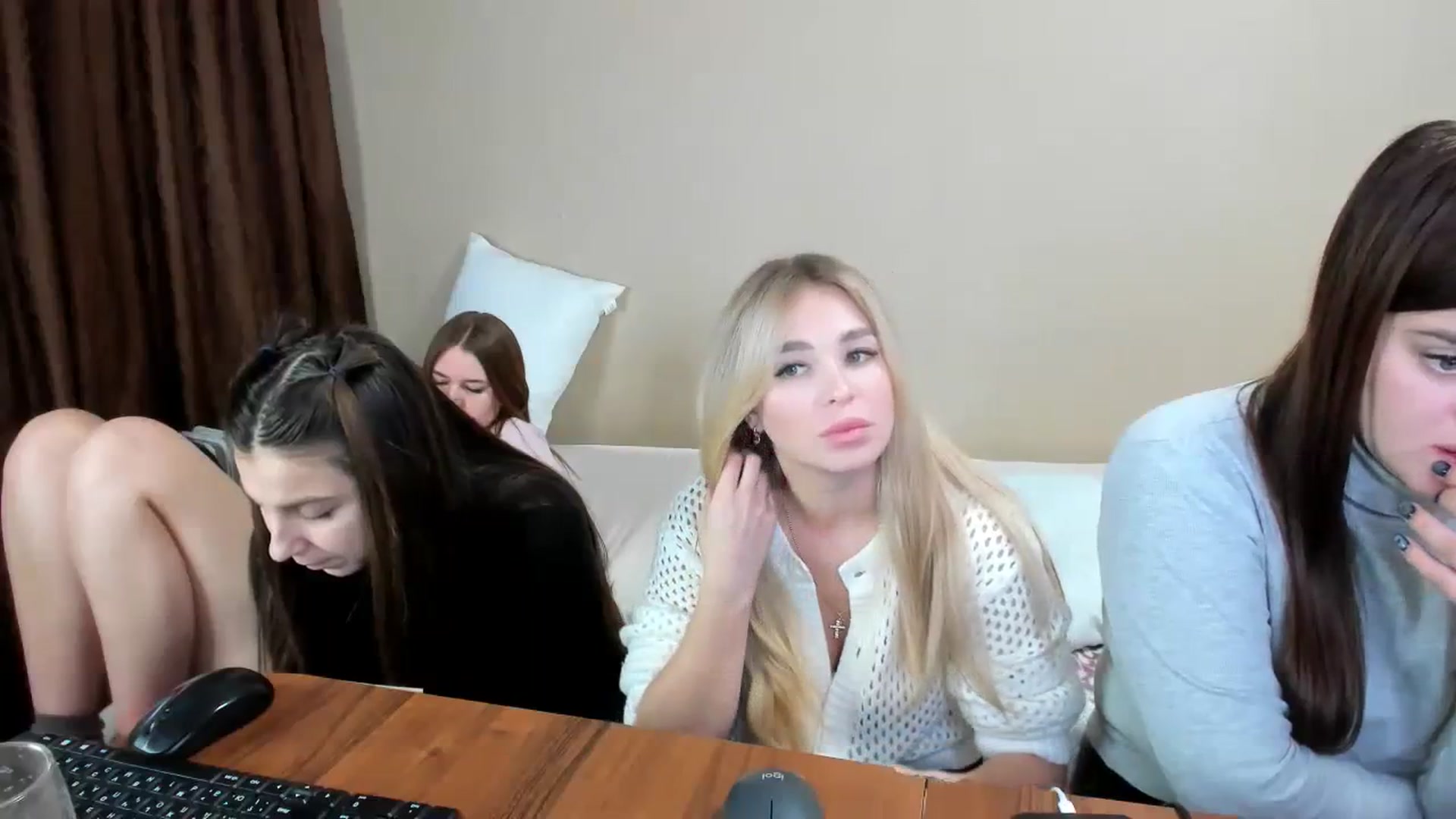 Gallery image thumbnail from MerlinStoun's myfreecams stream on, 12/11/2023, 10:12 image 17 of 20