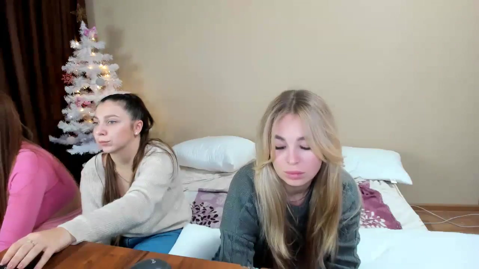 Gallery image thumbnail from MerlinStoun's myfreecams stream on, 12/12/2023, 09:54 image 10 of 20