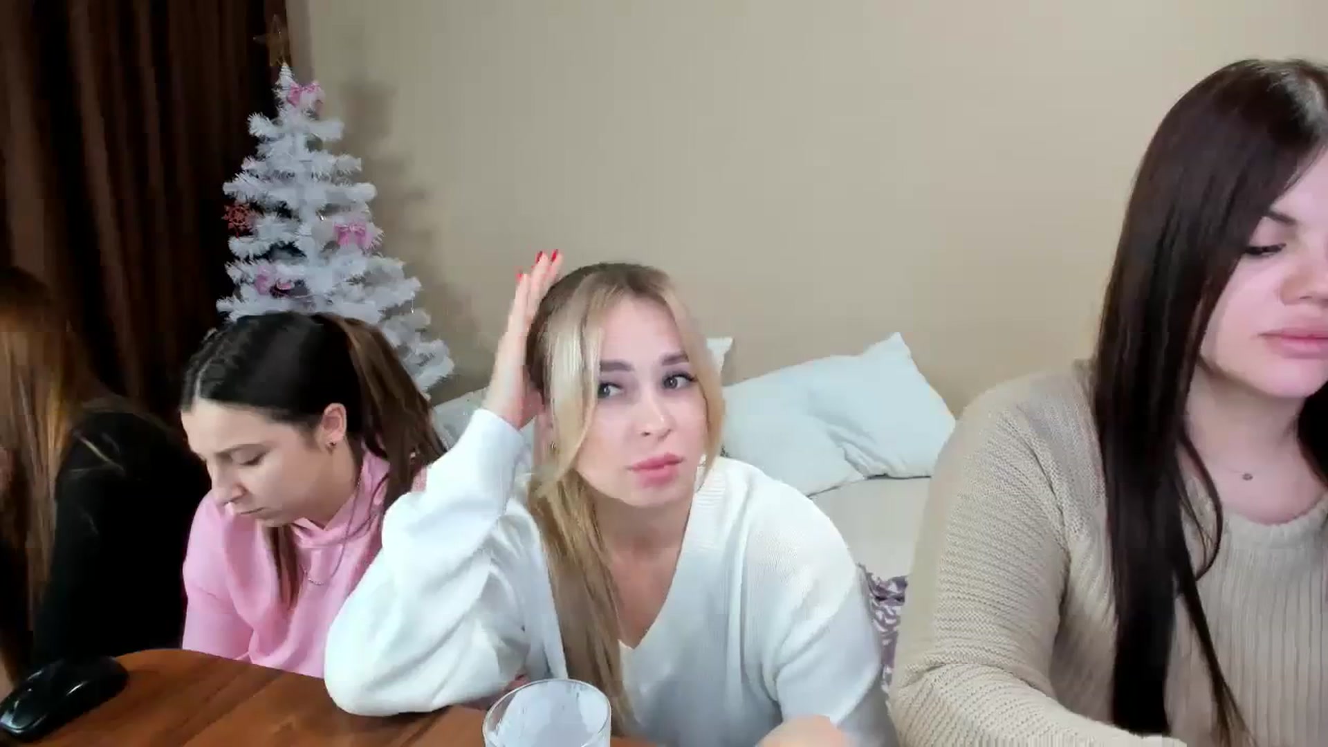 Gallery image thumbnail from MerlinStoun's myfreecams stream on, 12/13/2023, 10:25 image 12 of 20
