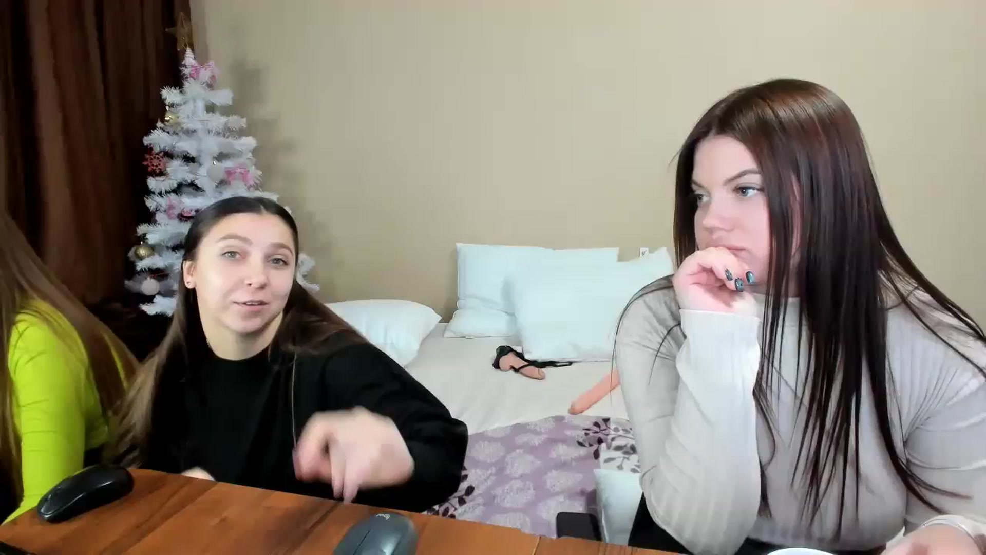 Gallery image thumbnail from MerlinStoun's myfreecams stream on, 12/17/2023, 10:23 image 14 of 20