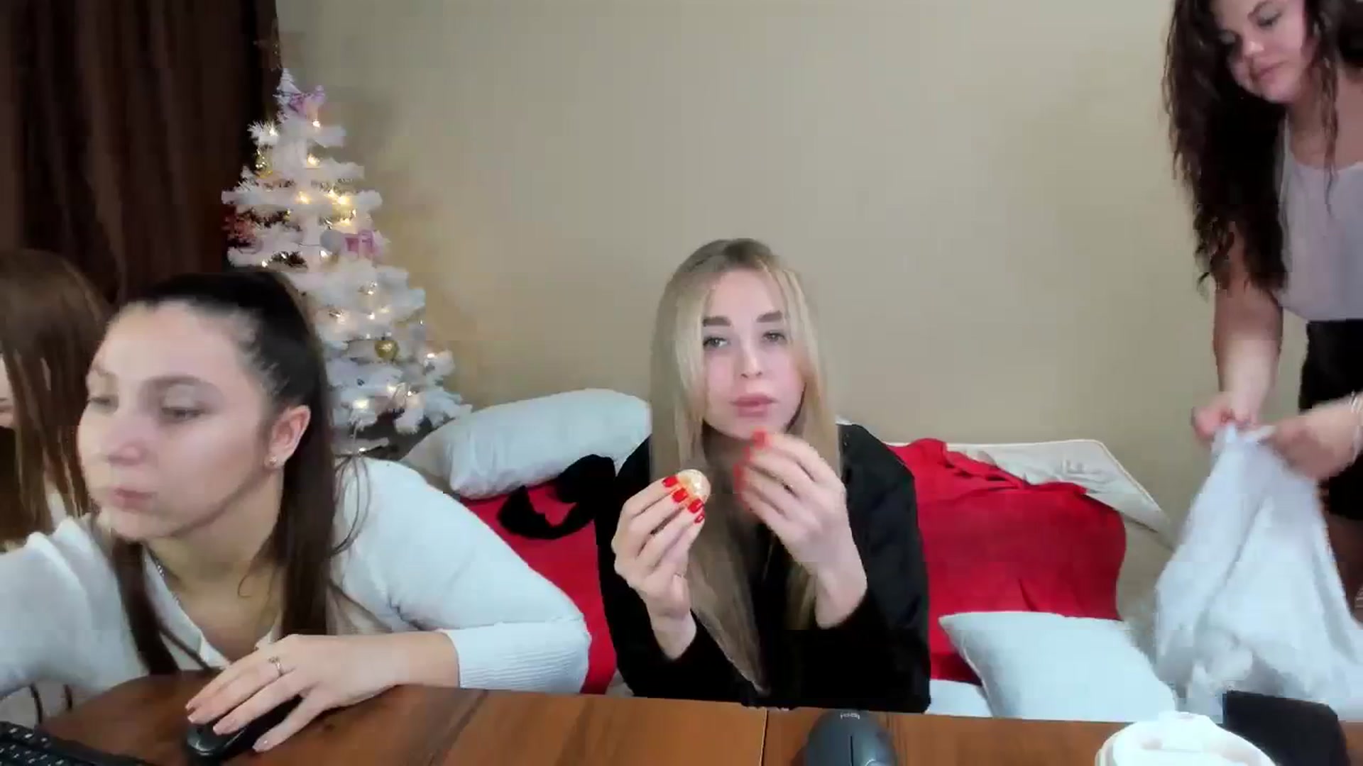 Gallery image thumbnail from MerlinStoun's myfreecams stream on, 12/18/2023, 10:13 image 14 of 20