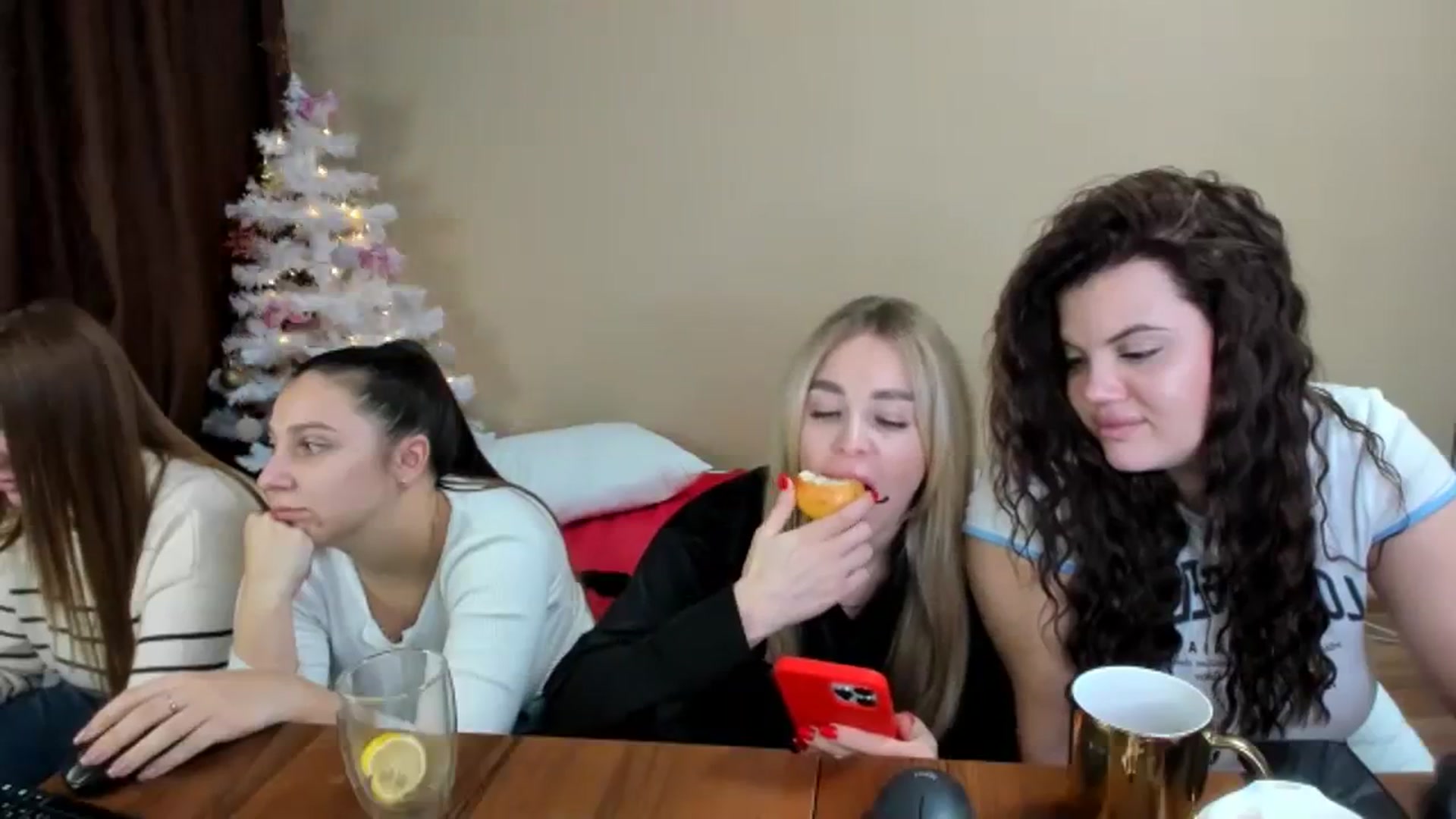 Gallery image thumbnail from MerlinStoun's myfreecams stream on, 12/18/2023, 12:17 image 6 of 20