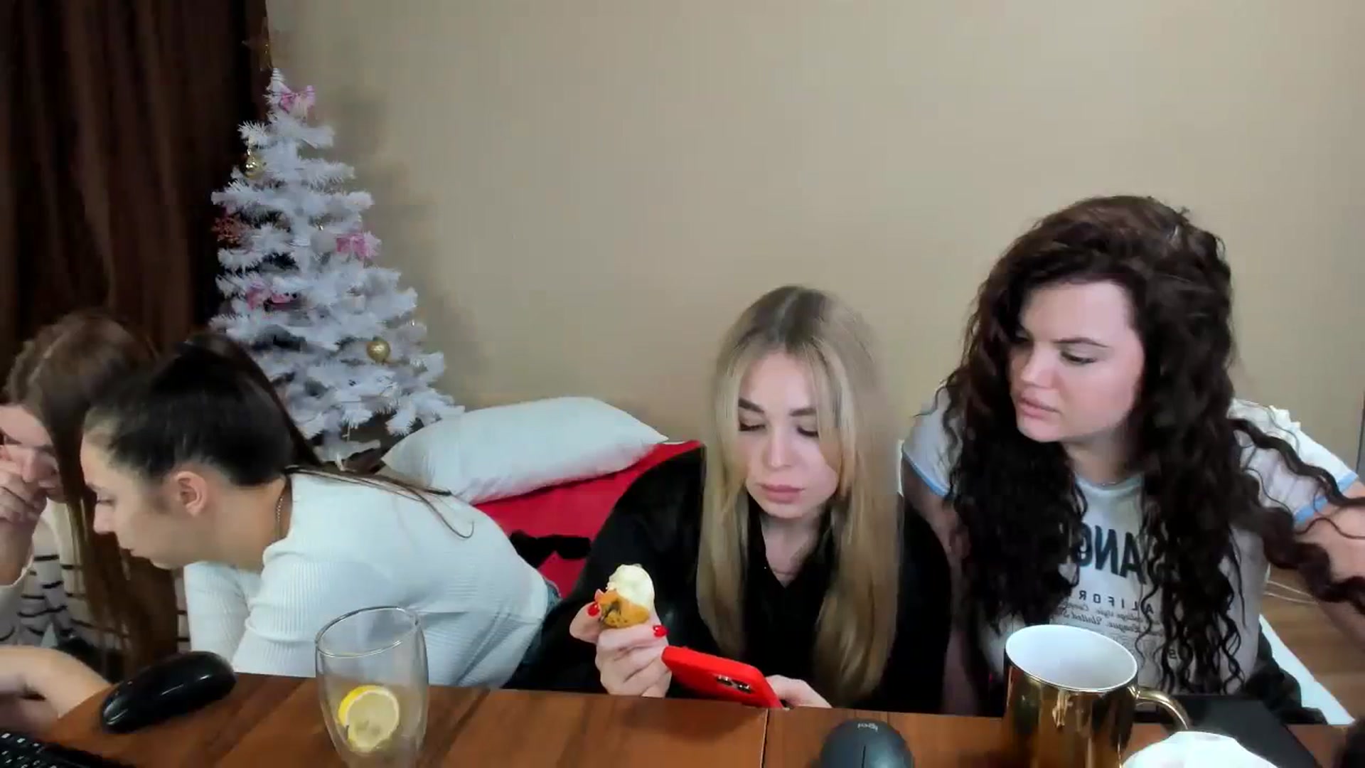 Gallery image thumbnail from MerlinStoun's myfreecams stream on, 12/18/2023, 12:17 image 8 of 20