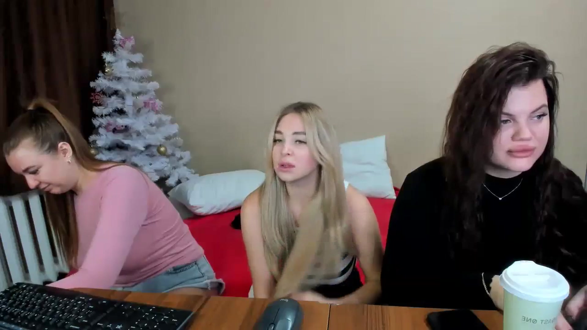 Gallery image thumbnail from MerlinStoun's myfreecams stream on, 12/19/2023, 09:03 image 14 of 20