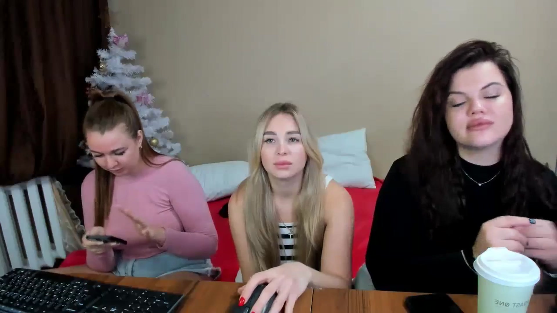 Gallery image thumbnail from MerlinStoun's myfreecams stream on, 12/19/2023, 09:03 image 15 of 20