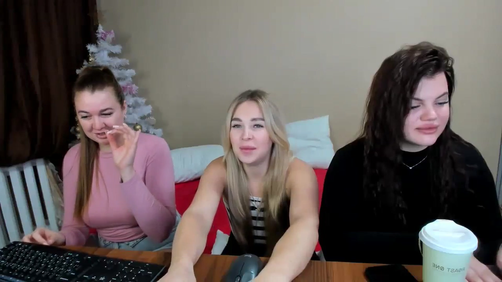 Gallery image thumbnail from MerlinStoun's myfreecams stream on, 12/19/2023, 09:03 image 12 of 20