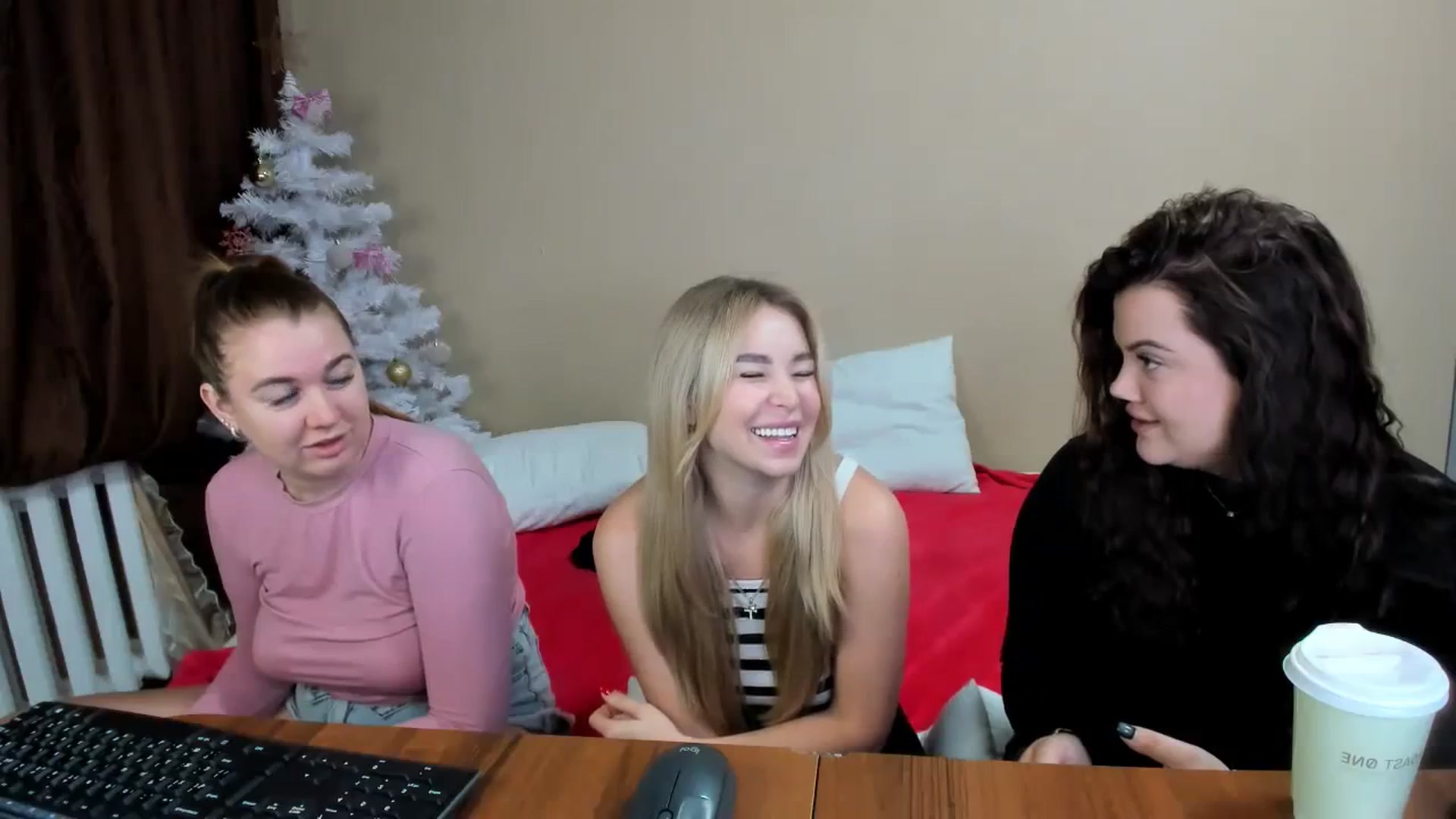 Gallery image thumbnail from MerlinStoun's myfreecams stream on, 12/19/2023, 09:03 image 6 of 20