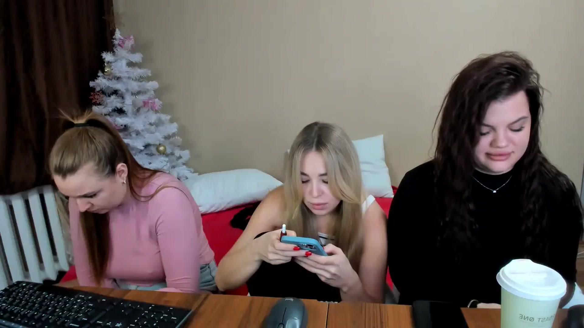 Gallery image thumbnail from MerlinStoun's myfreecams stream on, 12/19/2023, 09:03 image 17 of 20