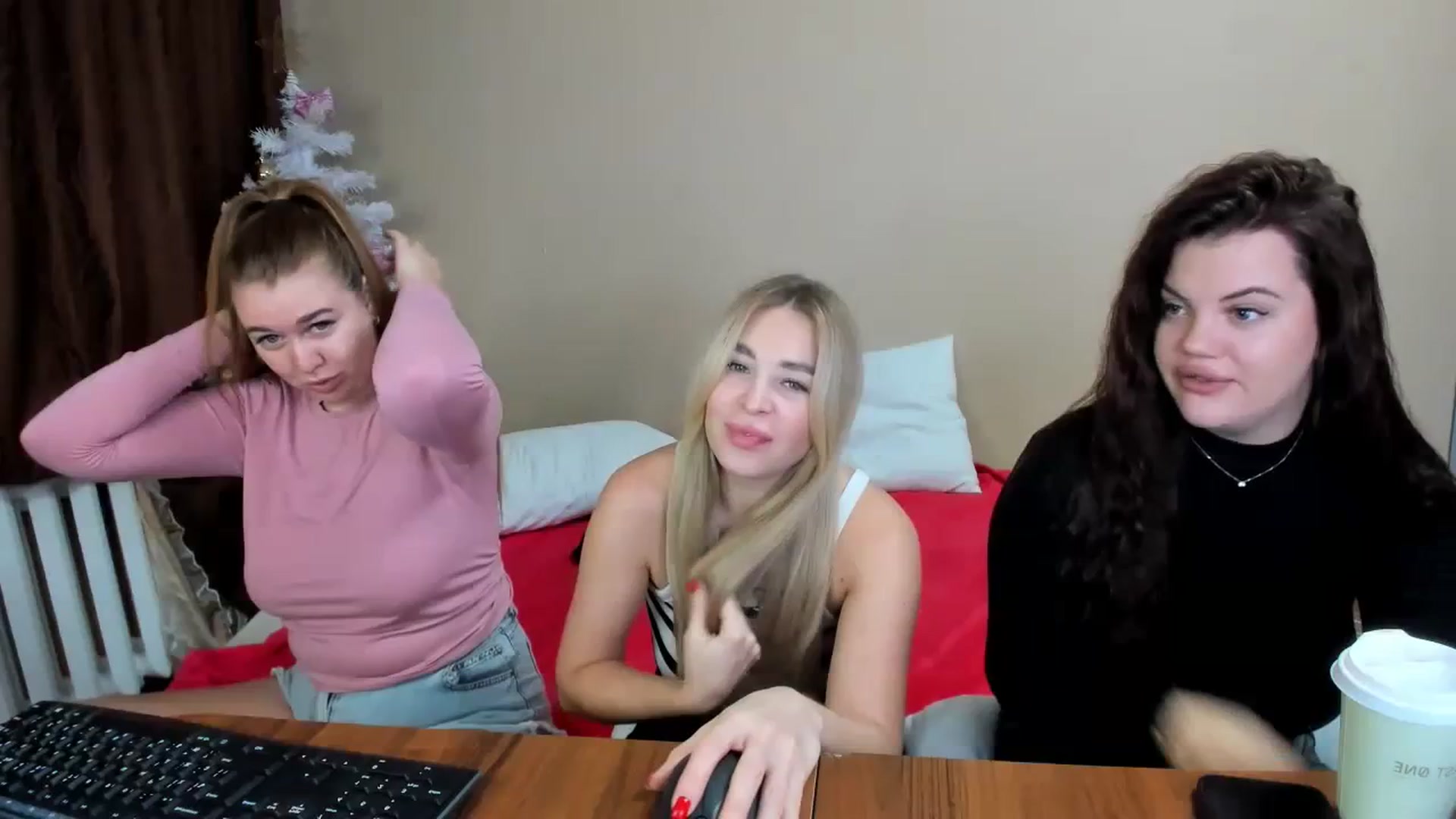 Gallery image thumbnail from MerlinStoun's myfreecams stream on, 12/19/2023, 09:03 image 1 of 20
