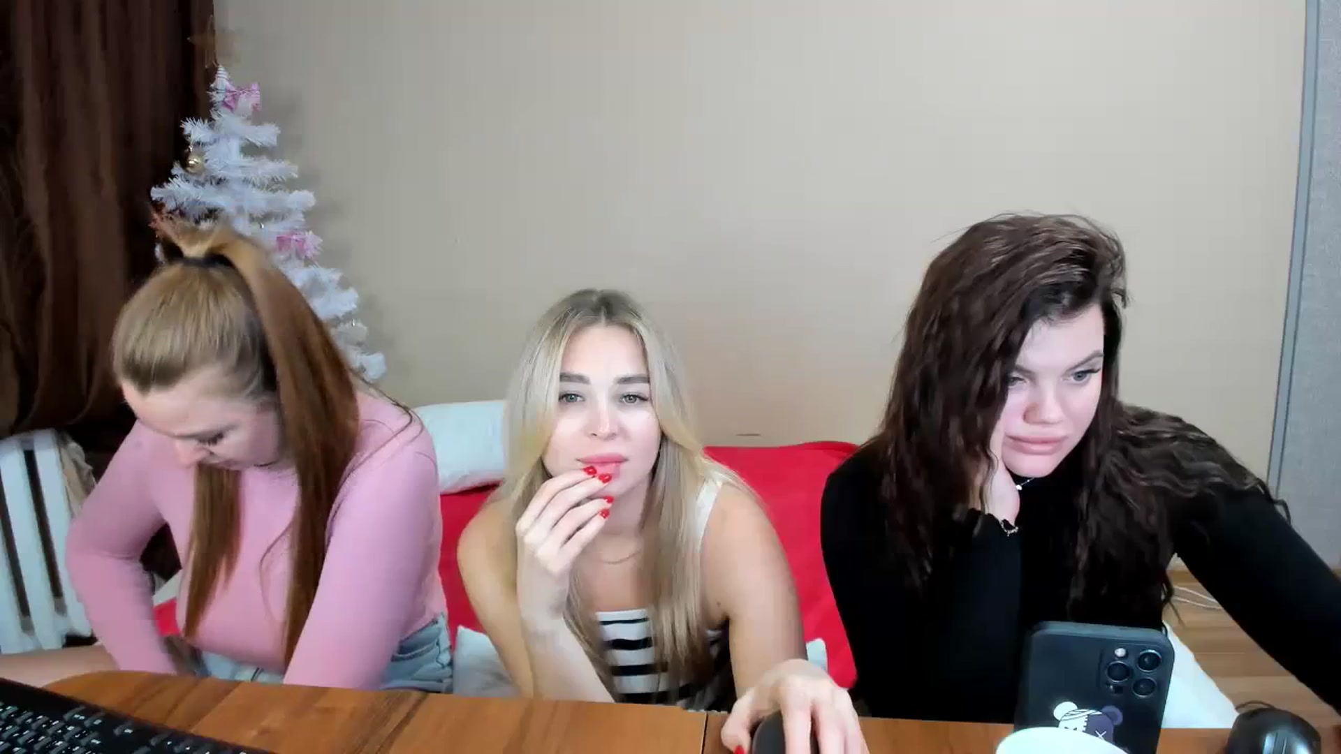 Gallery image thumbnail from MerlinStoun's myfreecams stream on, 12/19/2023, 13:12 image 3 of 20
