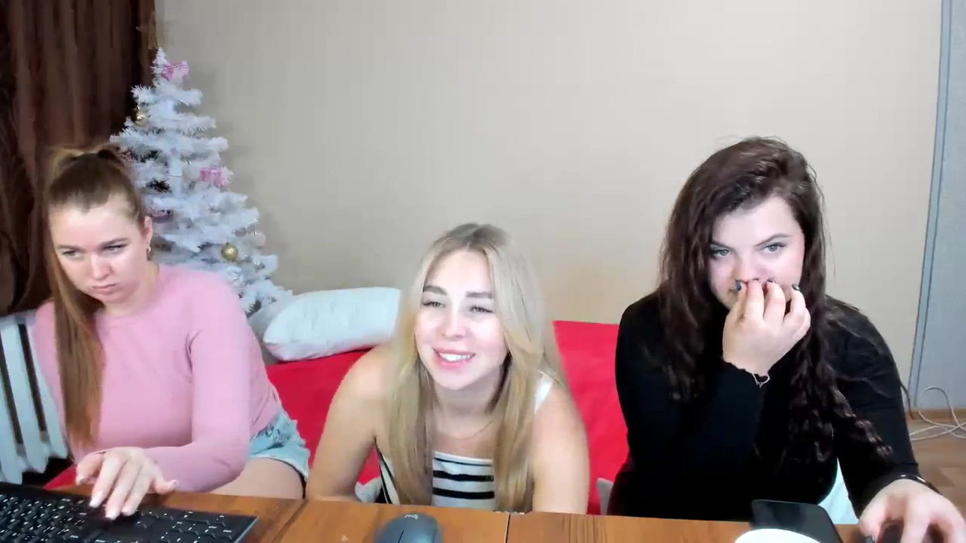 Gallery image thumbnail from MerlinStoun's myfreecams stream on, 12/19/2023, 13:12 image 13 of 20