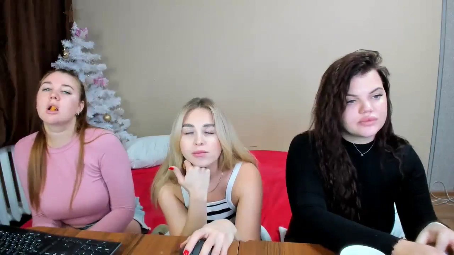 Gallery image thumbnail from MerlinStoun's myfreecams stream on, 12/19/2023, 13:12 image 14 of 20
