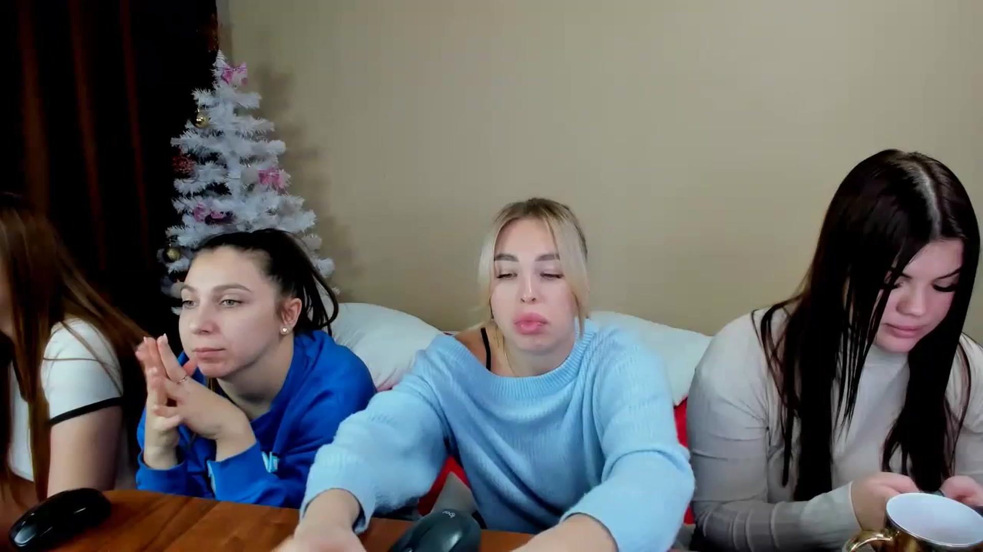 Gallery image thumbnail from MerlinStoun's myfreecams stream on, 12/24/2023, 11:13 image 3 of 20
