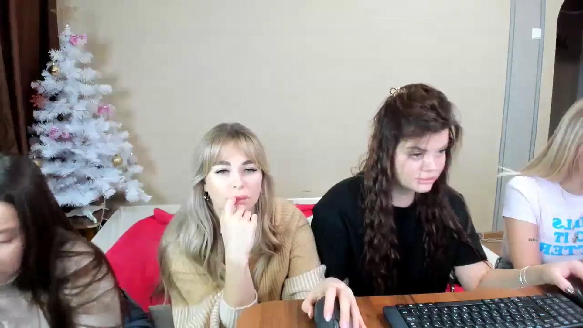 Gallery image thumbnail from MerlinStoun's myfreecams stream on, 12/31/2023, 10:55 image 4 of 20