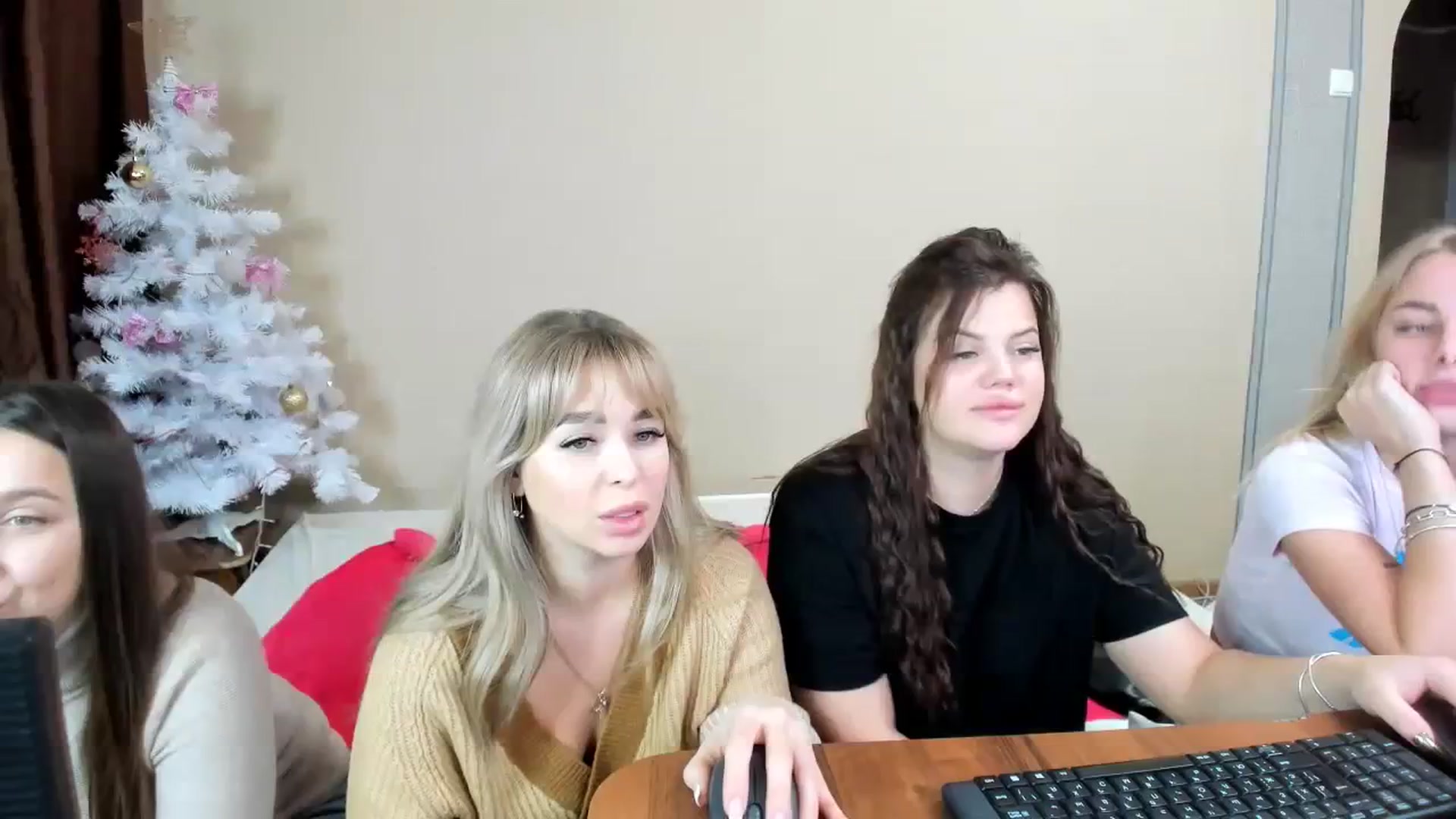 Gallery image thumbnail from MerlinStoun's myfreecams stream on, 12/31/2023, 10:55 image 11 of 20