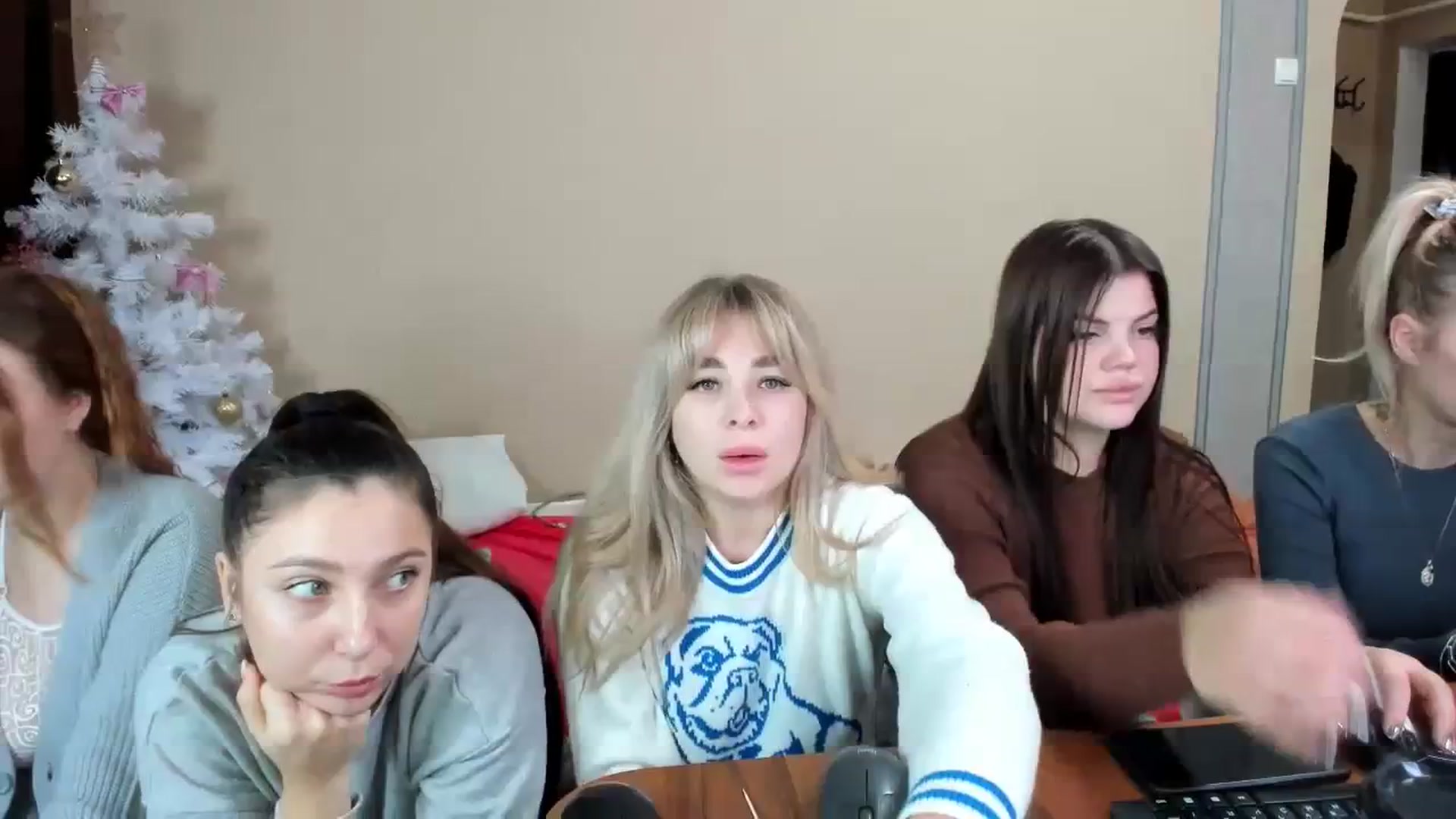 Gallery image thumbnail from MerlinStoun's myfreecams stream on, 01/02/2024, 09:01 image 13 of 20