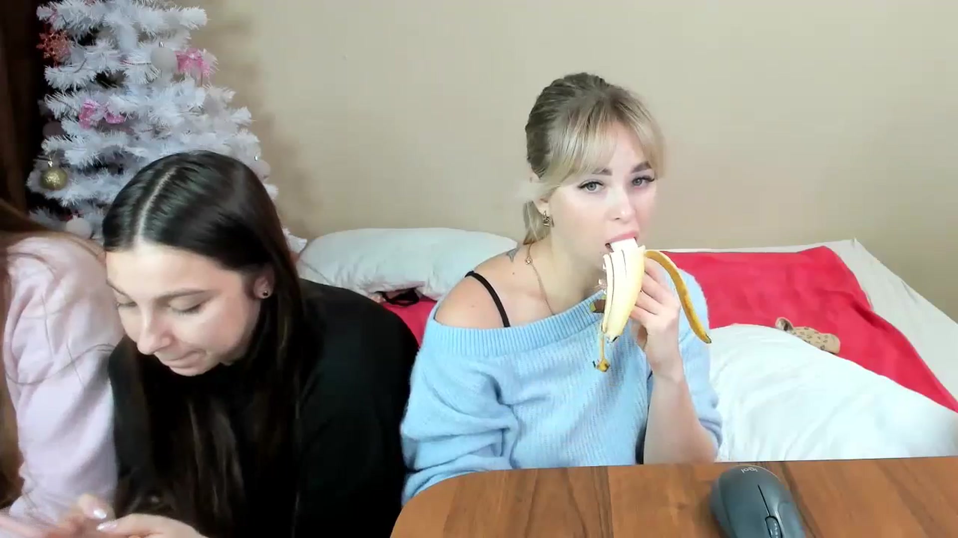 Gallery image thumbnail from MerlinStoun's myfreecams stream on, 01/03/2024, 11:25 image 13 of 20