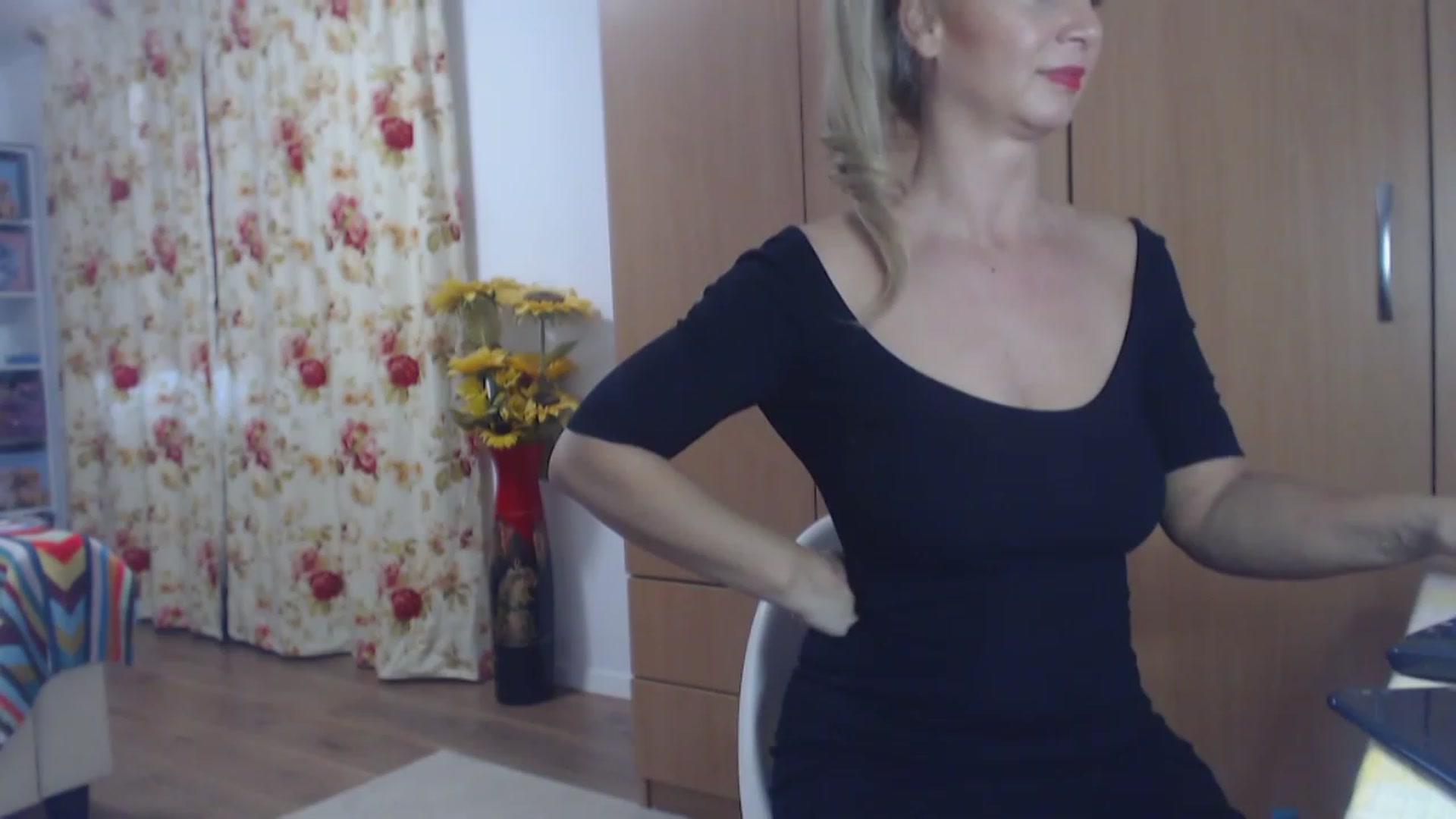 Gallery image thumbnail from Merlyn4u's myfreecams stream on, 11/22/2022, 13:35 image 8 of 20