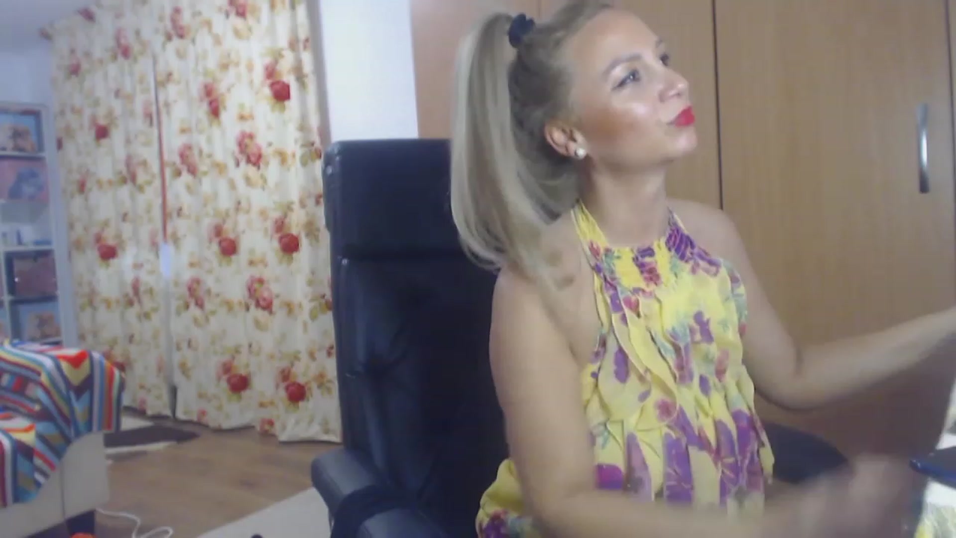 Gallery image thumbnail from Merlyn4u's myfreecams stream on, 11/29/2022, 14:15 image 12 of 20