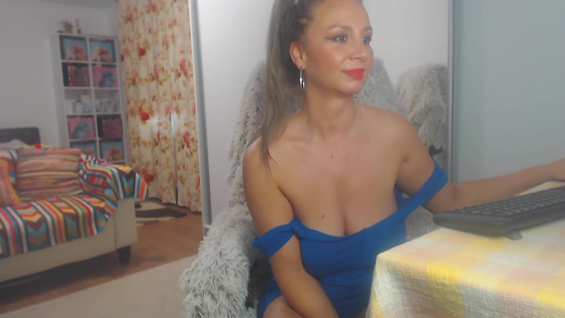 Gallery image thumbnail from Merlyn4u's myfreecams stream on, 12/26/2022, 15:03 image 9 of 20