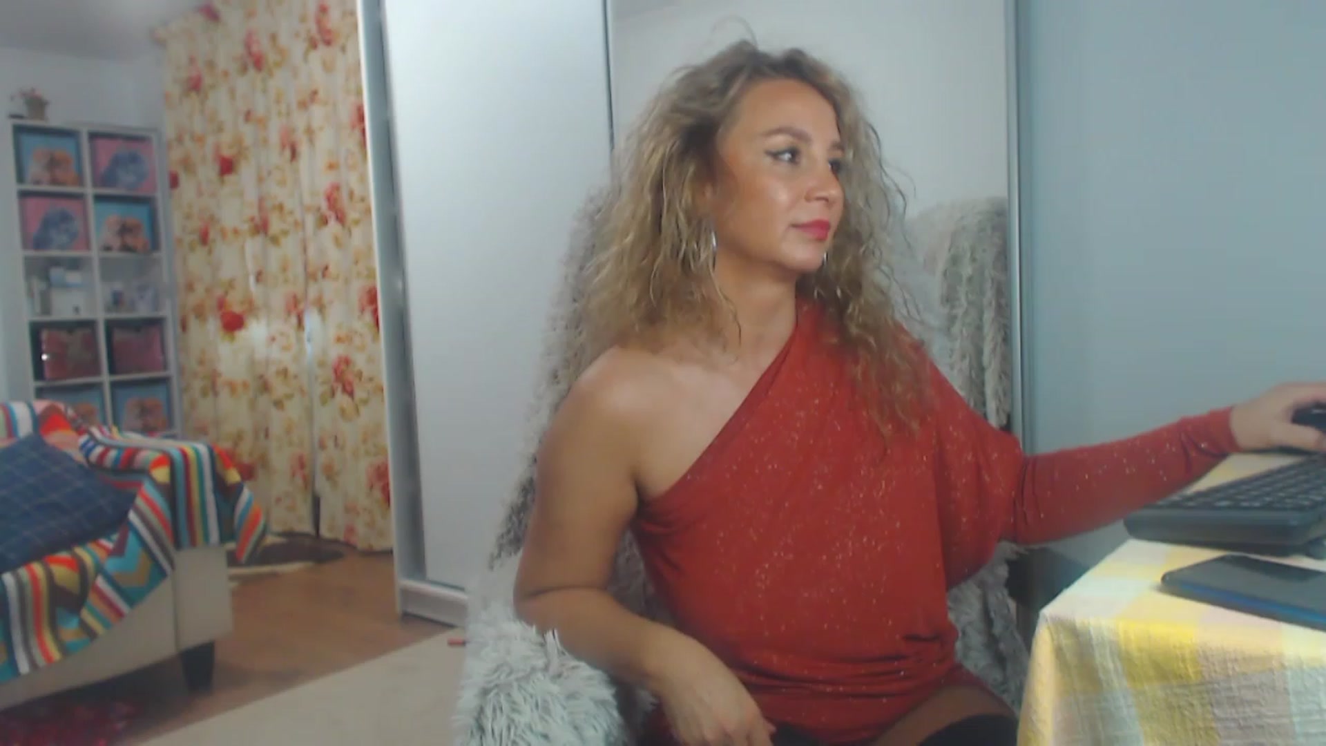 Gallery image thumbnail from Merlyn4u's myfreecams stream on, 02/19/2023, 15:26 image 7 of 20