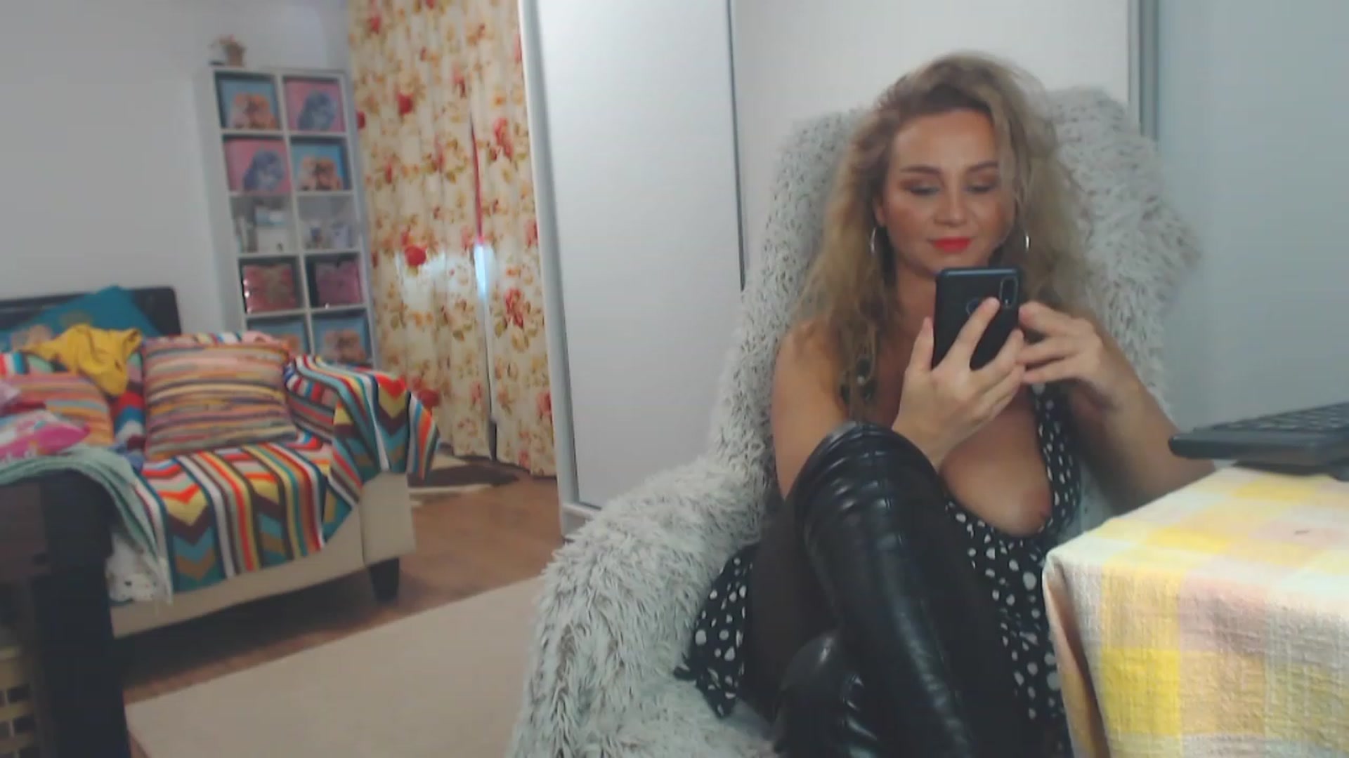 Gallery image thumbnail from Merlyn4u's myfreecams stream on, 02/22/2023, 13:44 image 4 of 20