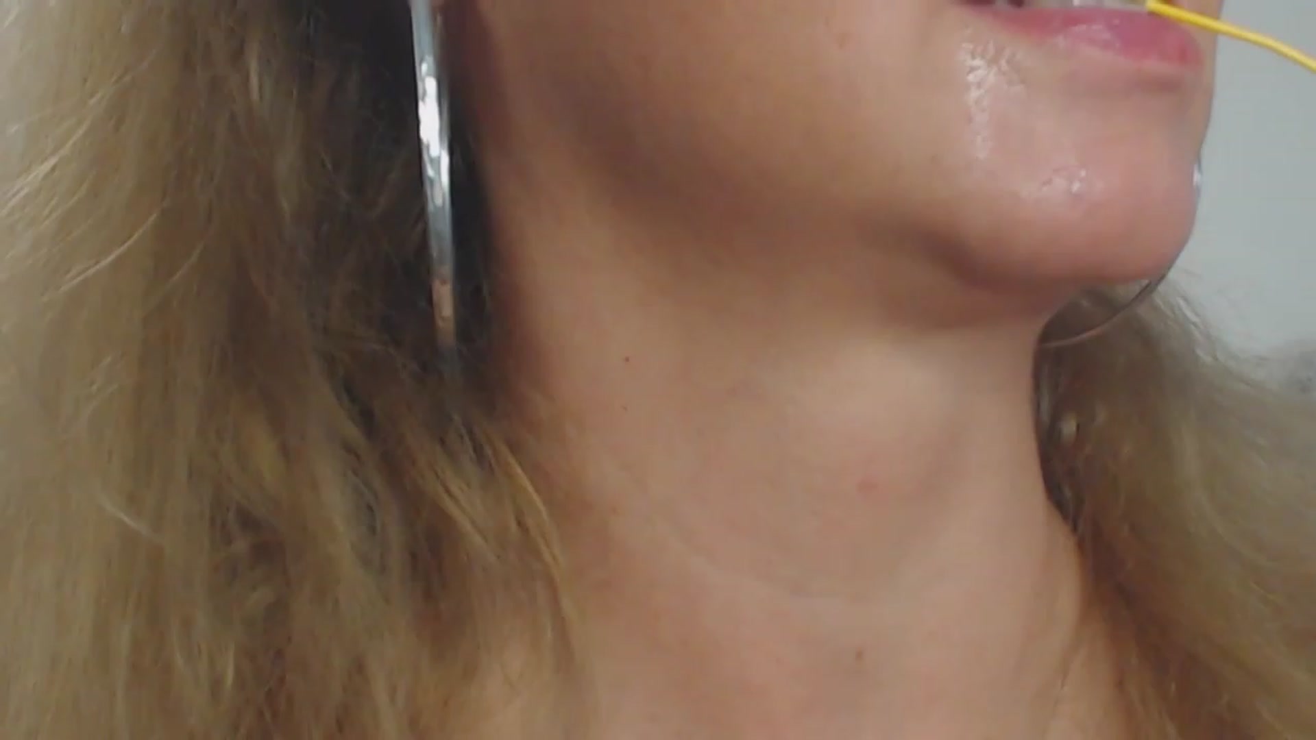 Gallery image thumbnail from Merlyn4u's myfreecams stream on, 03/12/2023, 14:14 image 17 of 20