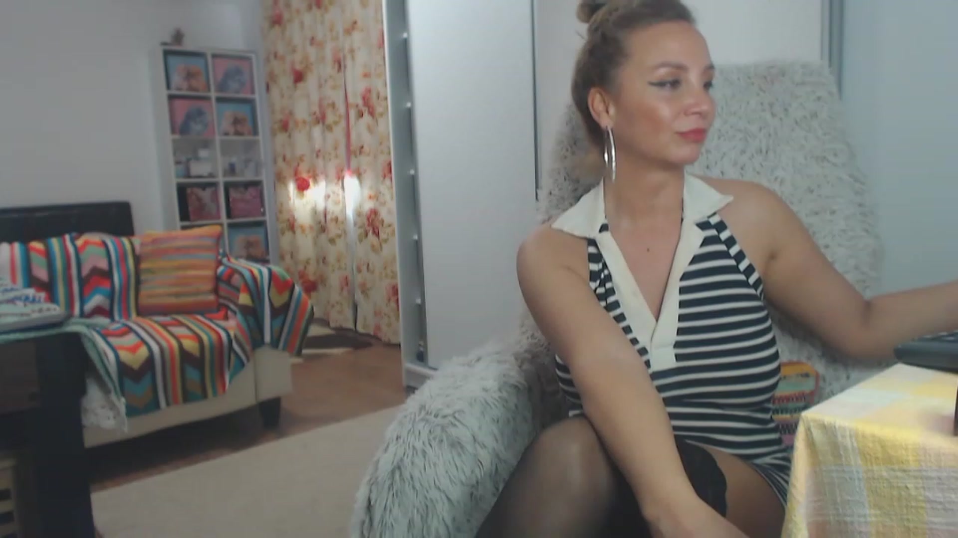 Gallery image thumbnail from Merlyn4u's myfreecams stream on, 03/17/2023, 14:18 image 15 of 20