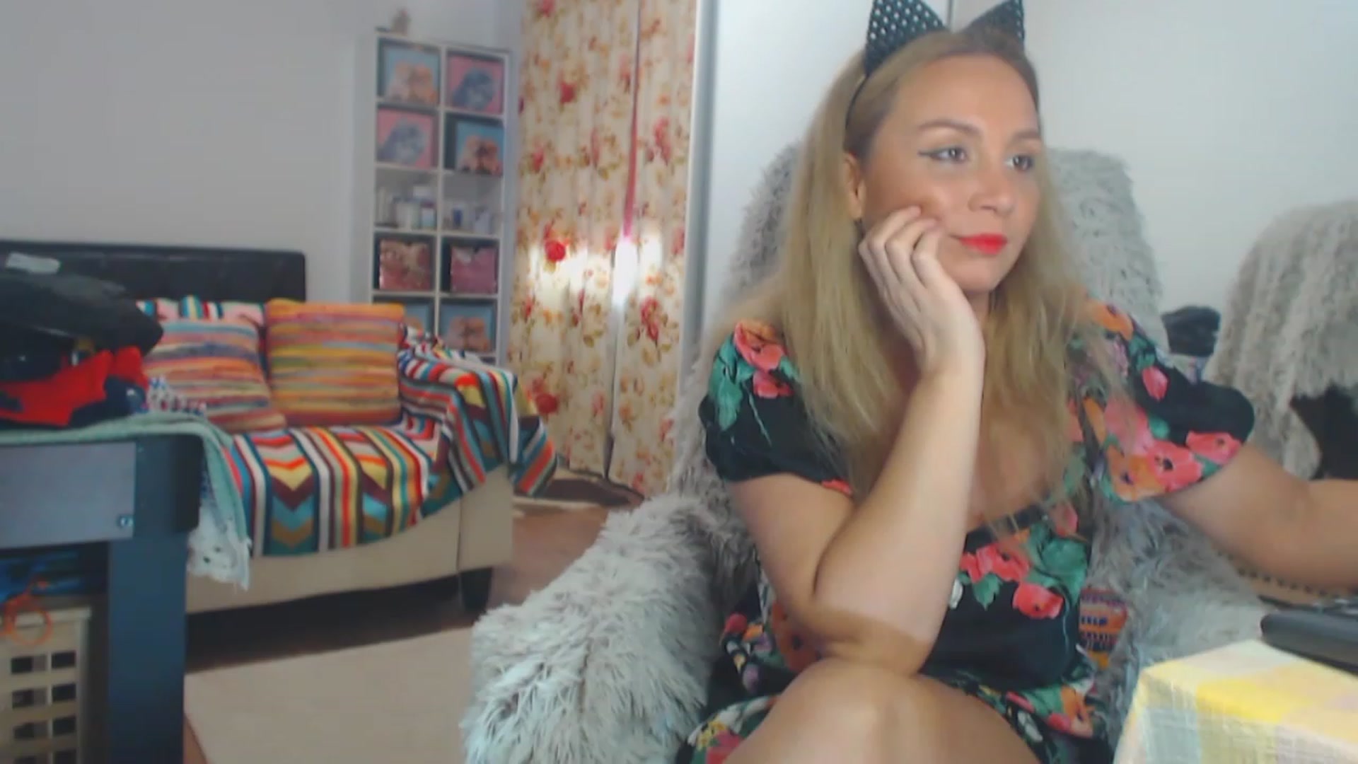 Gallery image thumbnail from Merlyn4u's myfreecams stream on, 03/27/2023, 12:40 image 4 of 20