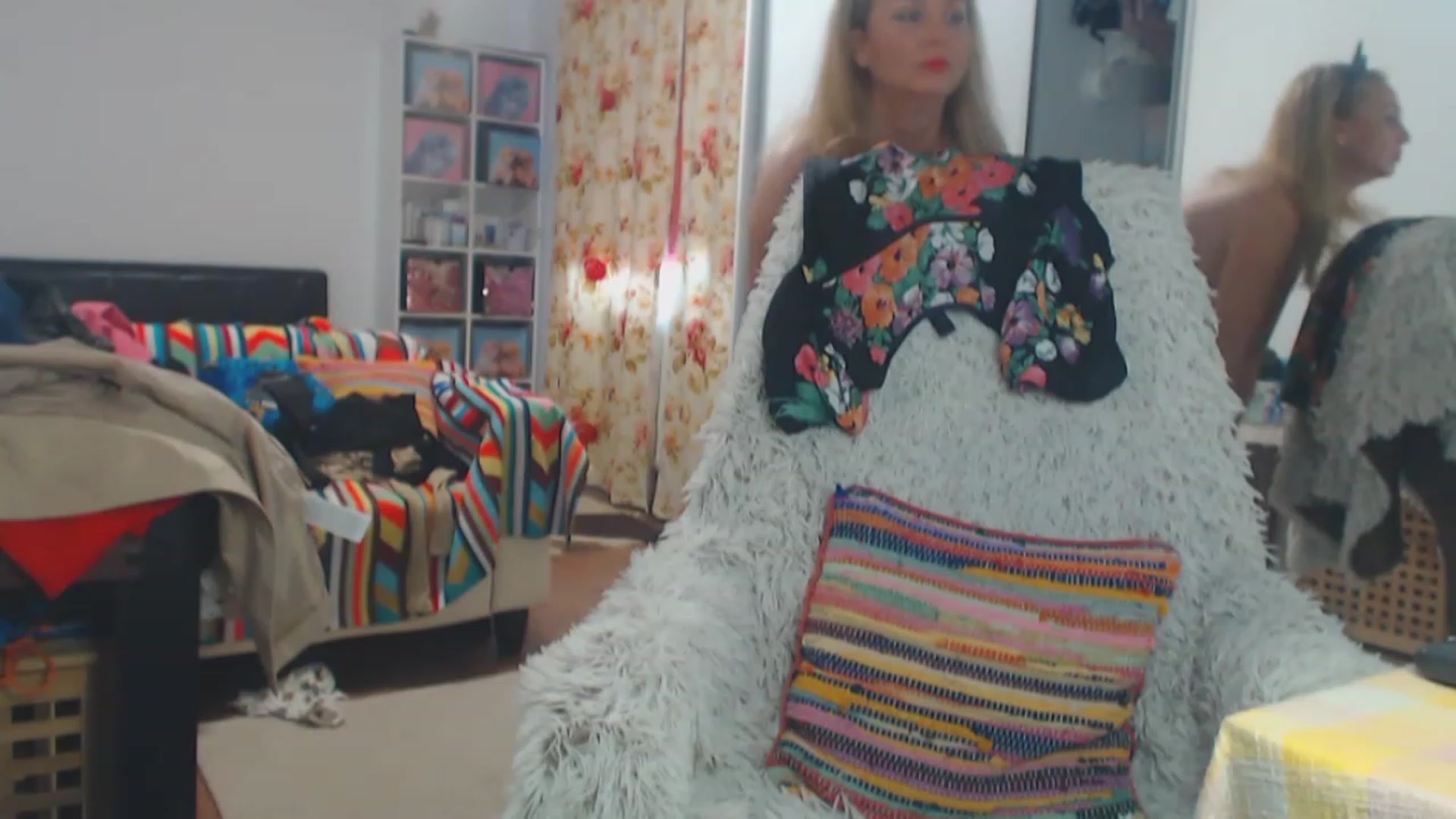 Gallery image thumbnail from Merlyn4u's myfreecams stream on, 03/27/2023, 12:40 image 2 of 20