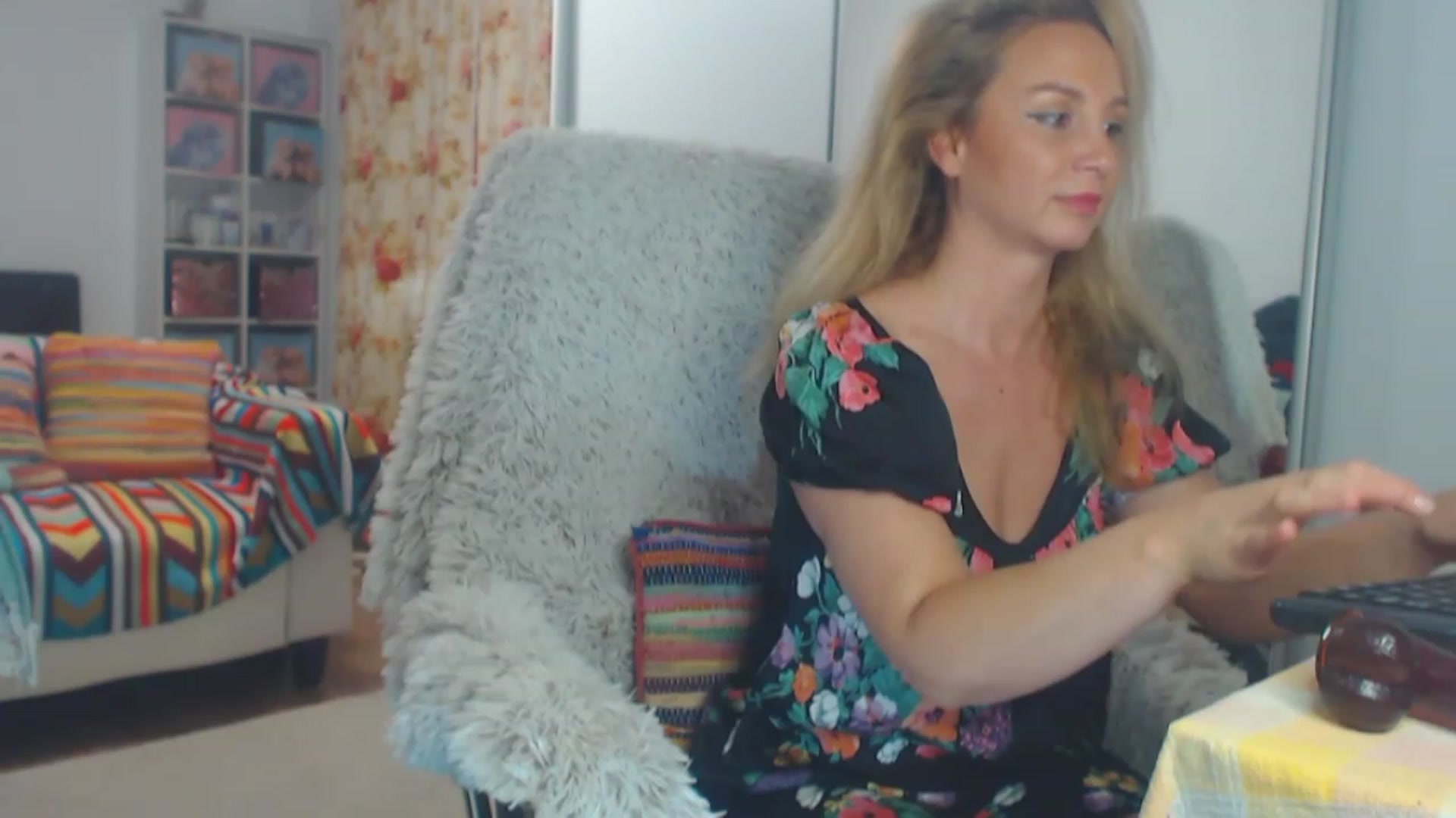 Gallery image thumbnail from Merlyn4u's myfreecams stream on, 03/27/2023, 14:06 image 8 of 20