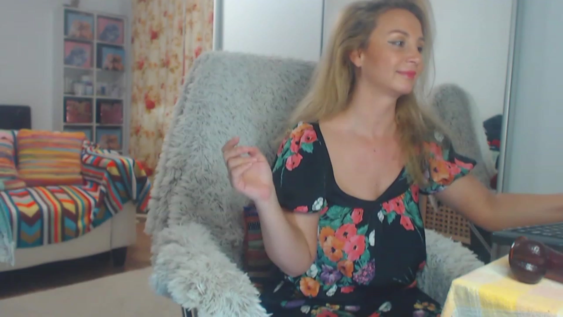 Gallery image thumbnail from Merlyn4u's myfreecams stream on, 03/27/2023, 14:06 image 10 of 20